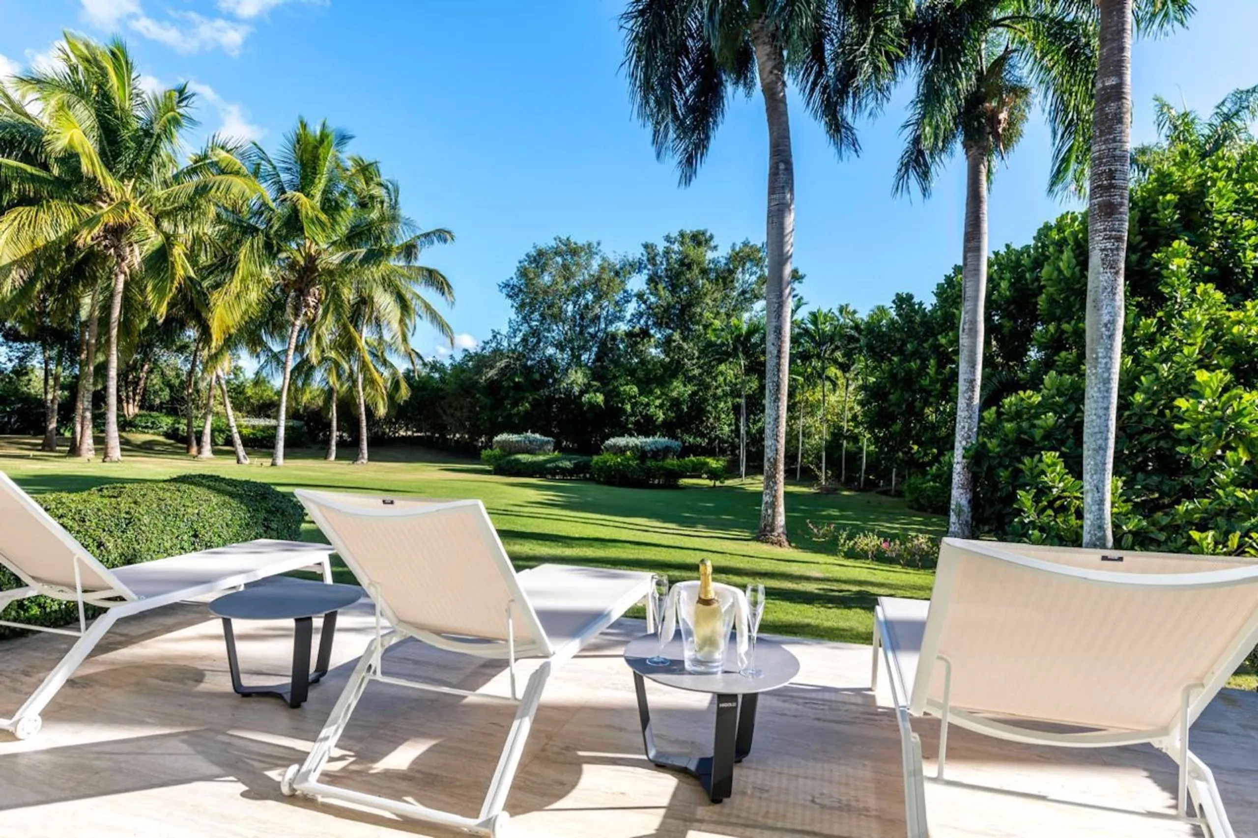 Caribbean-Chic Casa de Campo Villa with Private Pool, Garden & Open Design — photograph 12