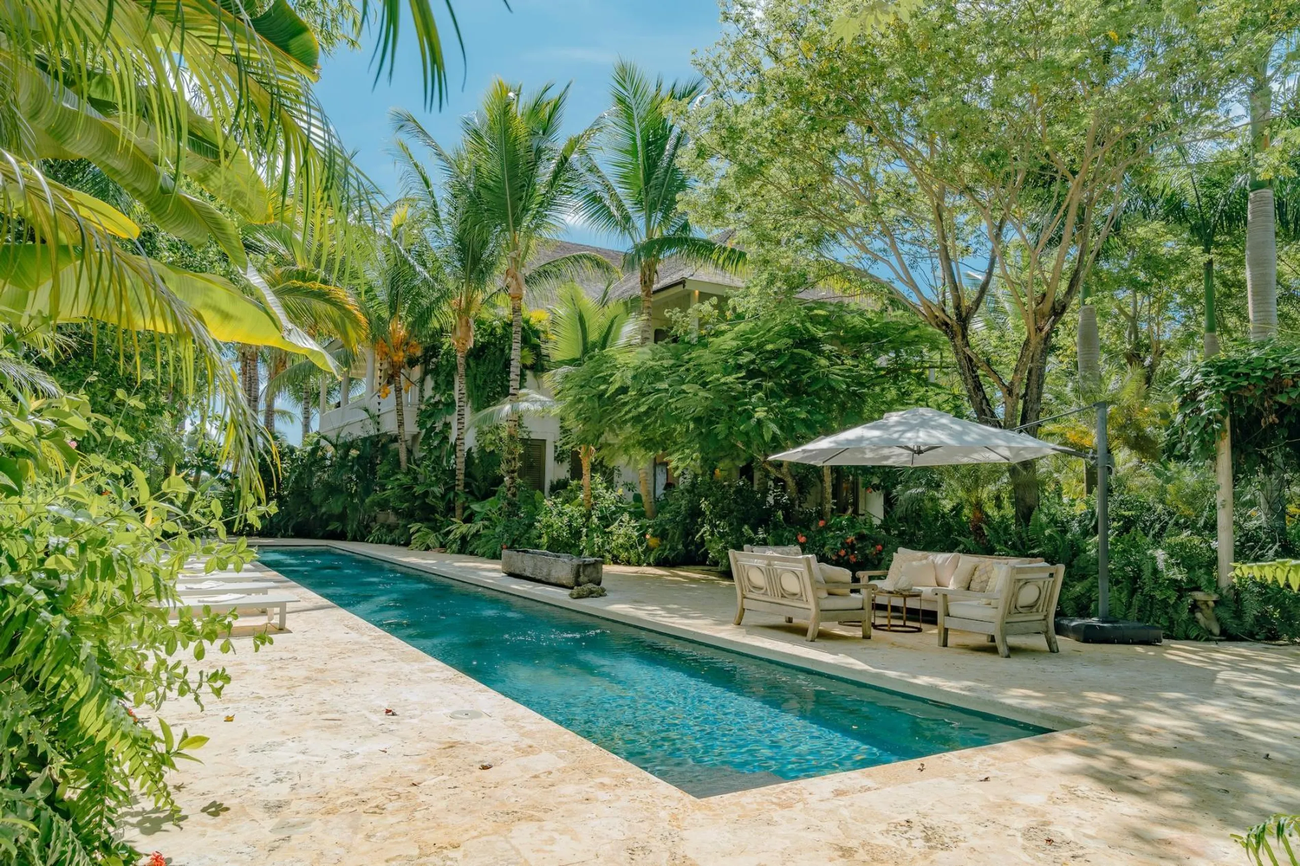 Radiant Higuey Retreat with Invigorating Pool — photograph 10