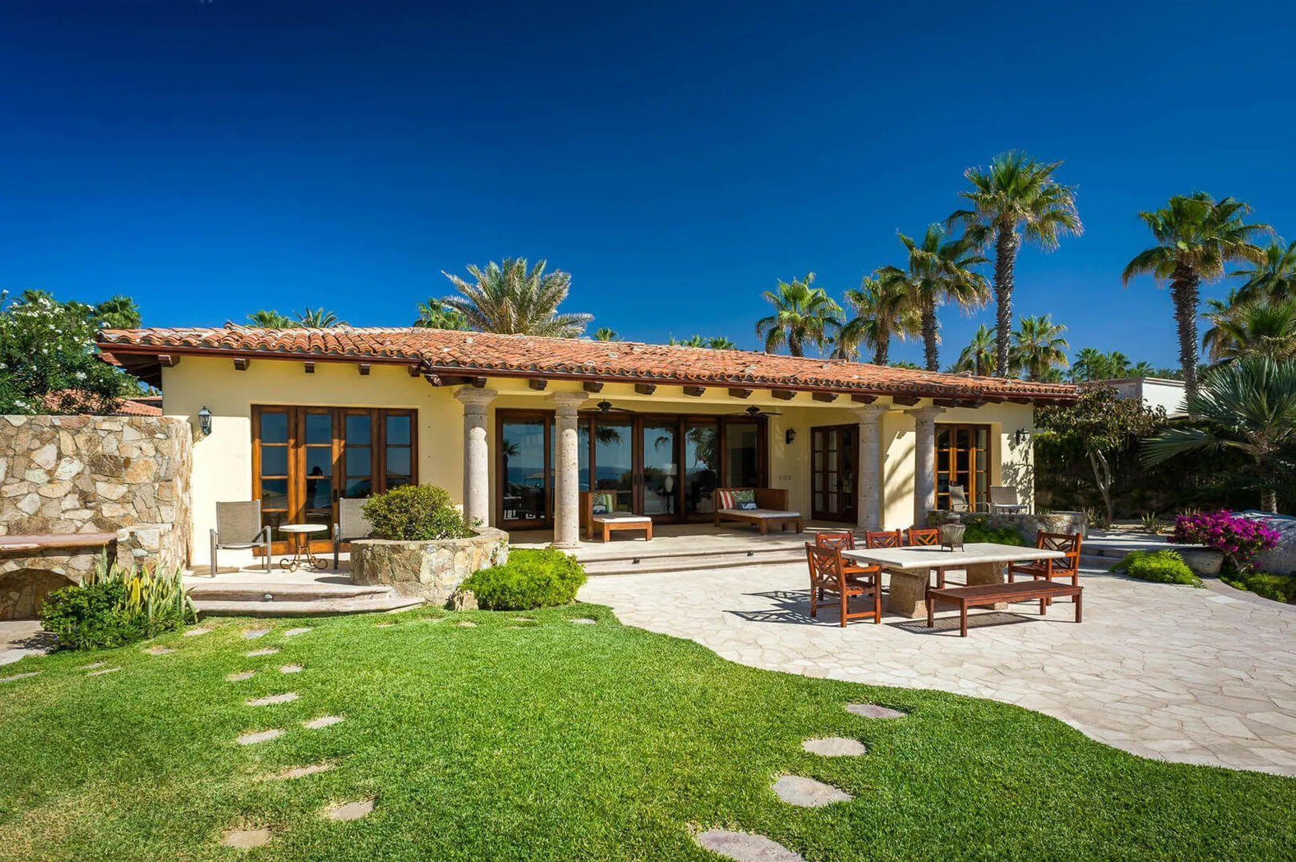 Punta Ballena Oceanfront Villa with Private Pools and Incredible Ocean Views — photograph 10