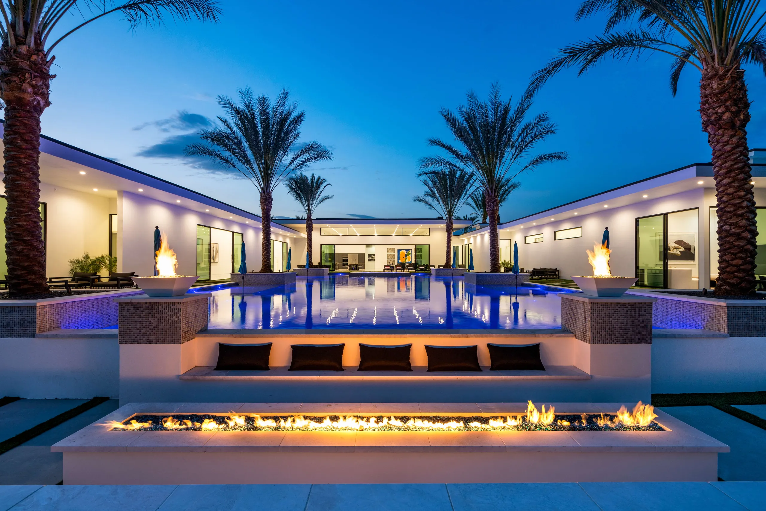 Unmatched Vacation Villa with Private Pool & Modern Architecture — photograph 2