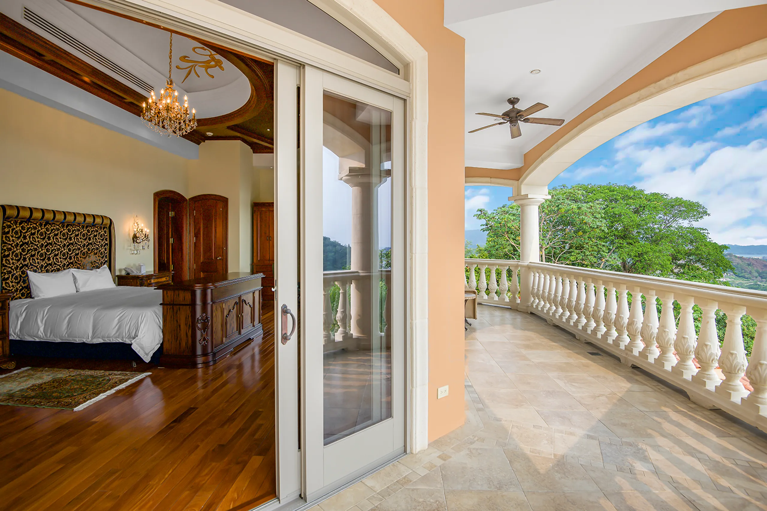 Lavish Villa with Infinity Pool, Hand-Painted Ceilings, and Beach Club Access — photograph 9