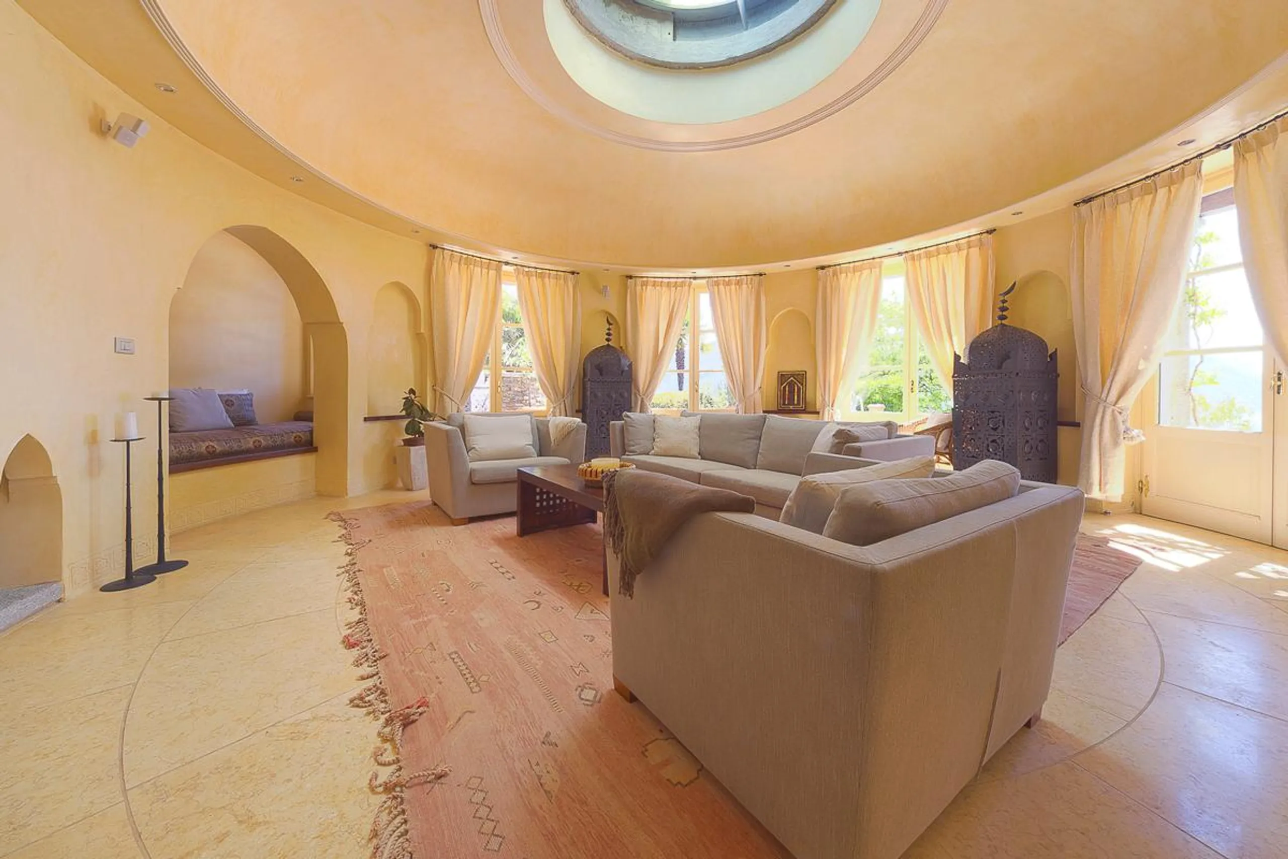 Radiant Villa in Lake Como with Private Pool and Stunning Views — photograph 6