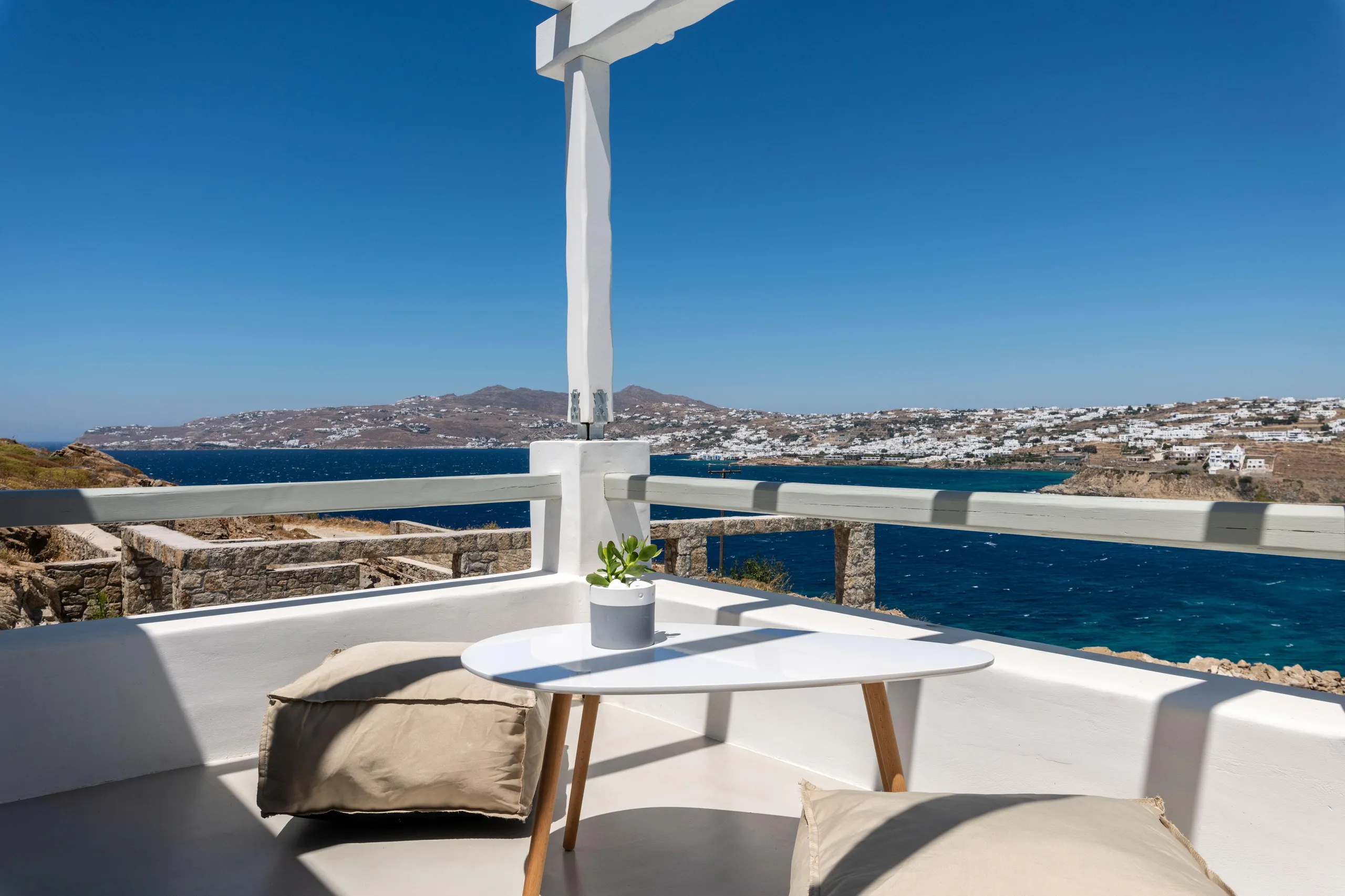 Tranquil Villa Haven with Infinity Pool and Mykonos Town Views — photograph 2
