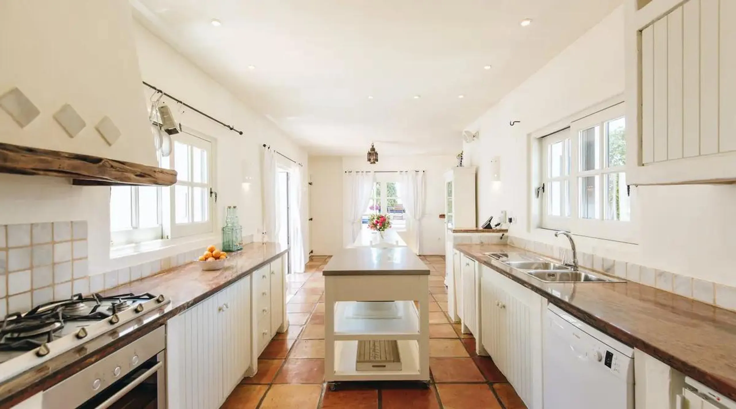 Idyllic Ibiza Retreat with Invigorating Pool and Dining Al-Fresco — photograph 8
