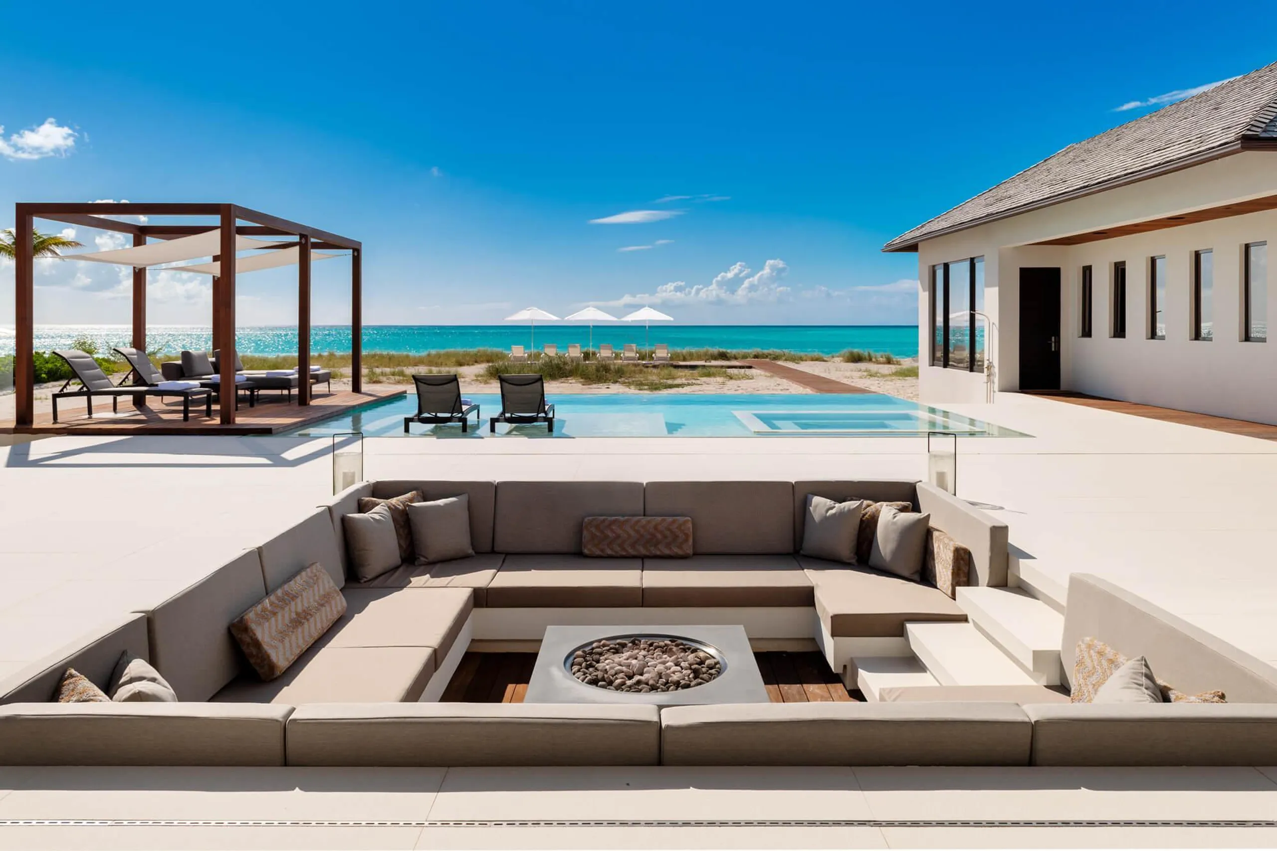 Oasis of Elegance and Serenity Luxe Villa on Grace Bay — photograph 12