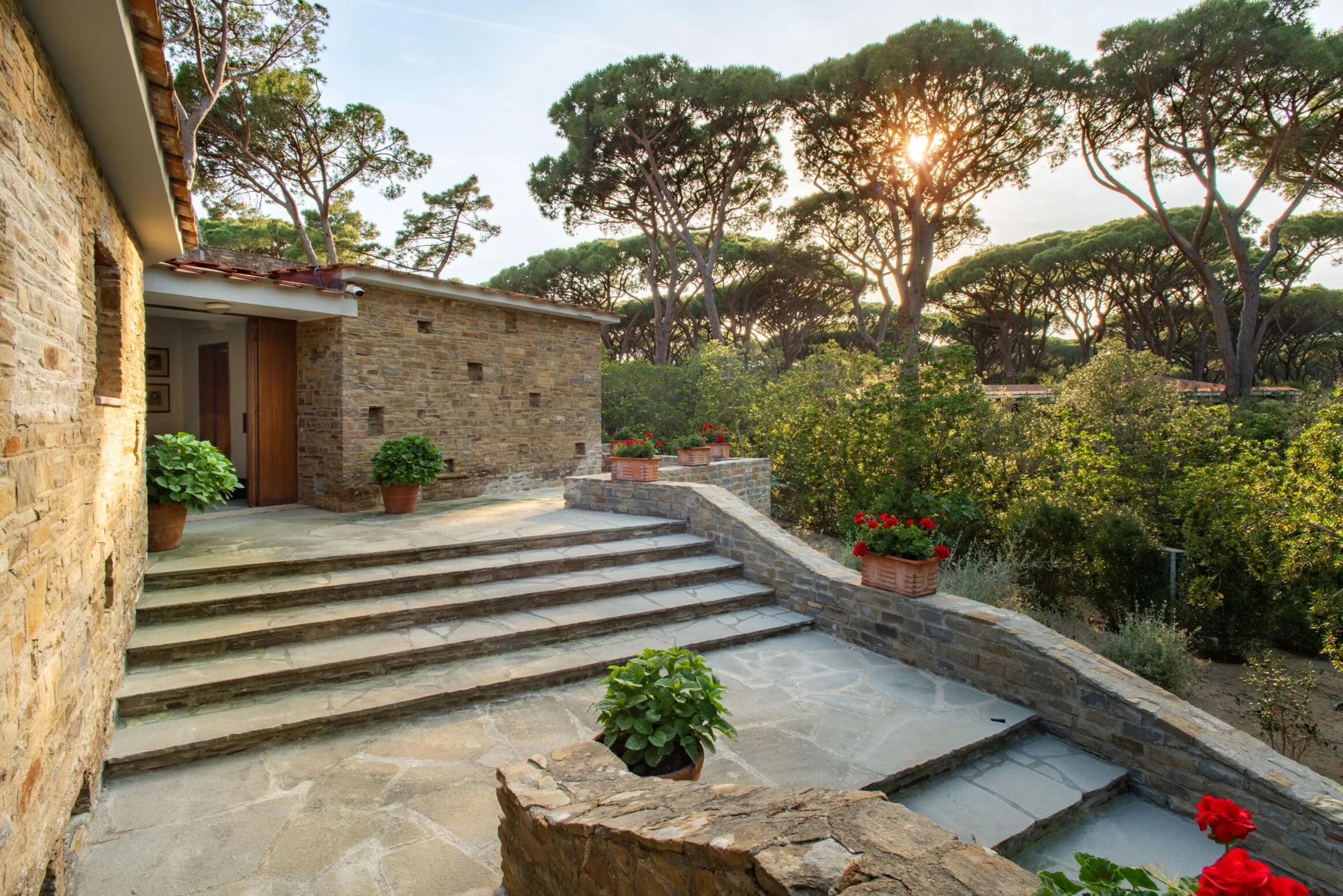 Gleaming Roccamore Estate with Private Pool and Lush Gardens — photograph 7