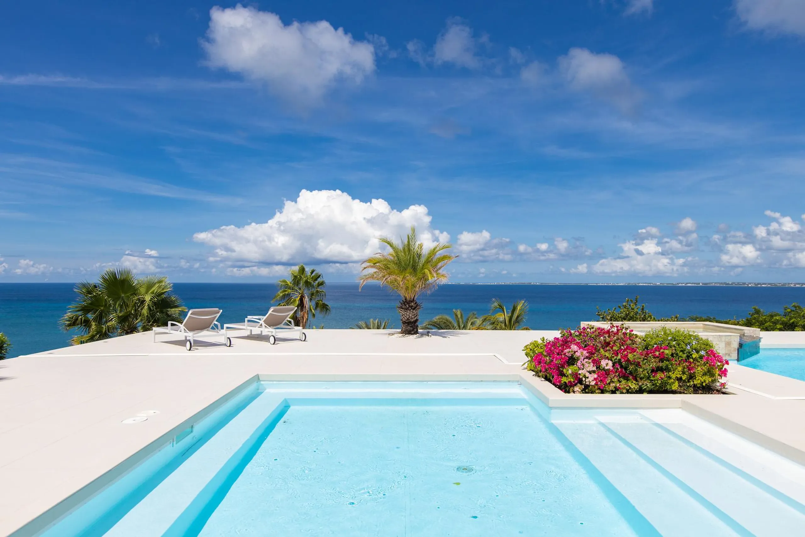 Oceanview Seascape Villa with Private Pools and Tropical Bloom Scenery — photograph 9