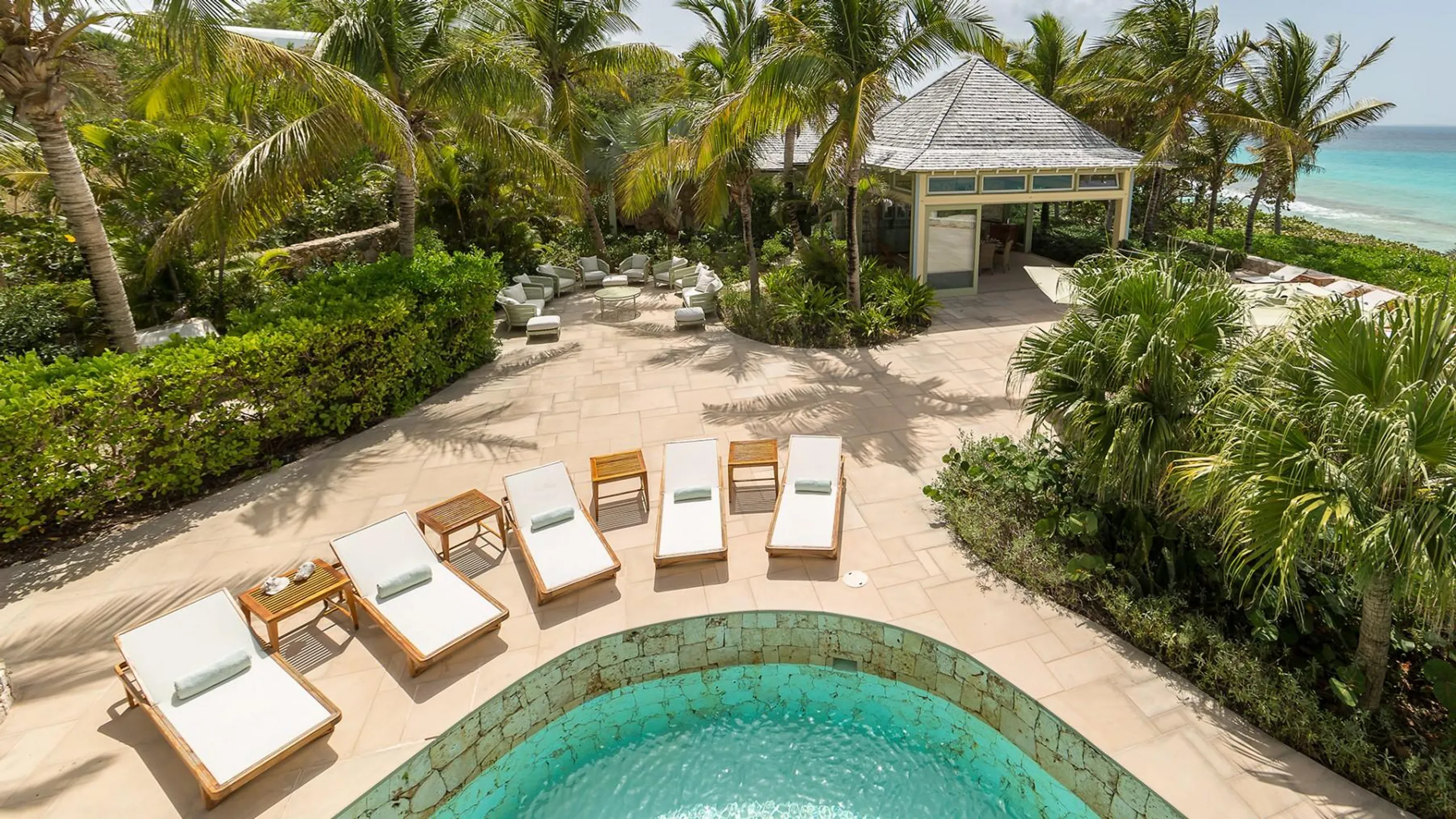 Stunning Beachfront Villa on Long Bay's Golden Sands — photograph 6
