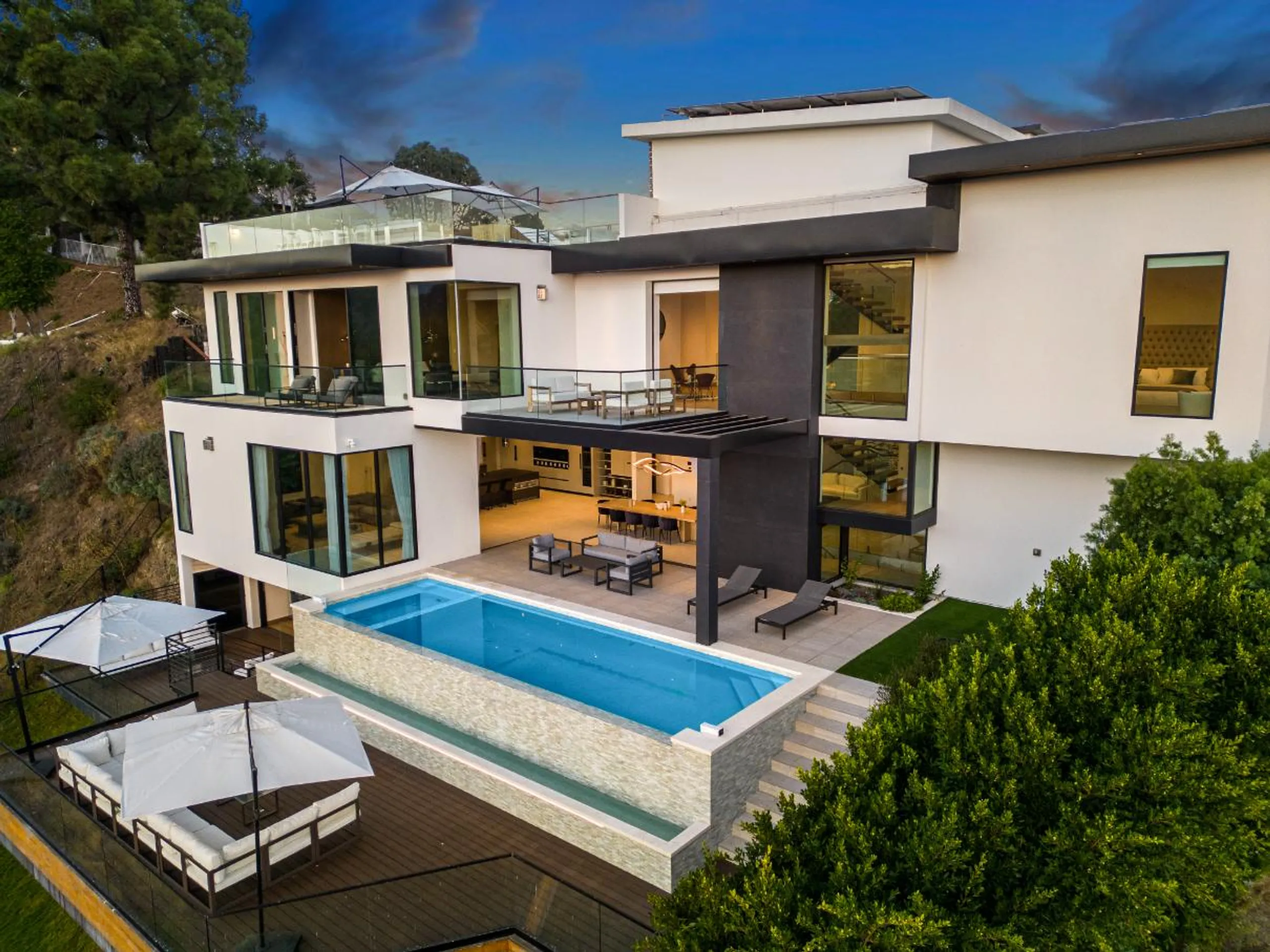 Grand Bel AIr Luxury Modern Estate with Infinity Pool and Panoramic Views — photograph 11