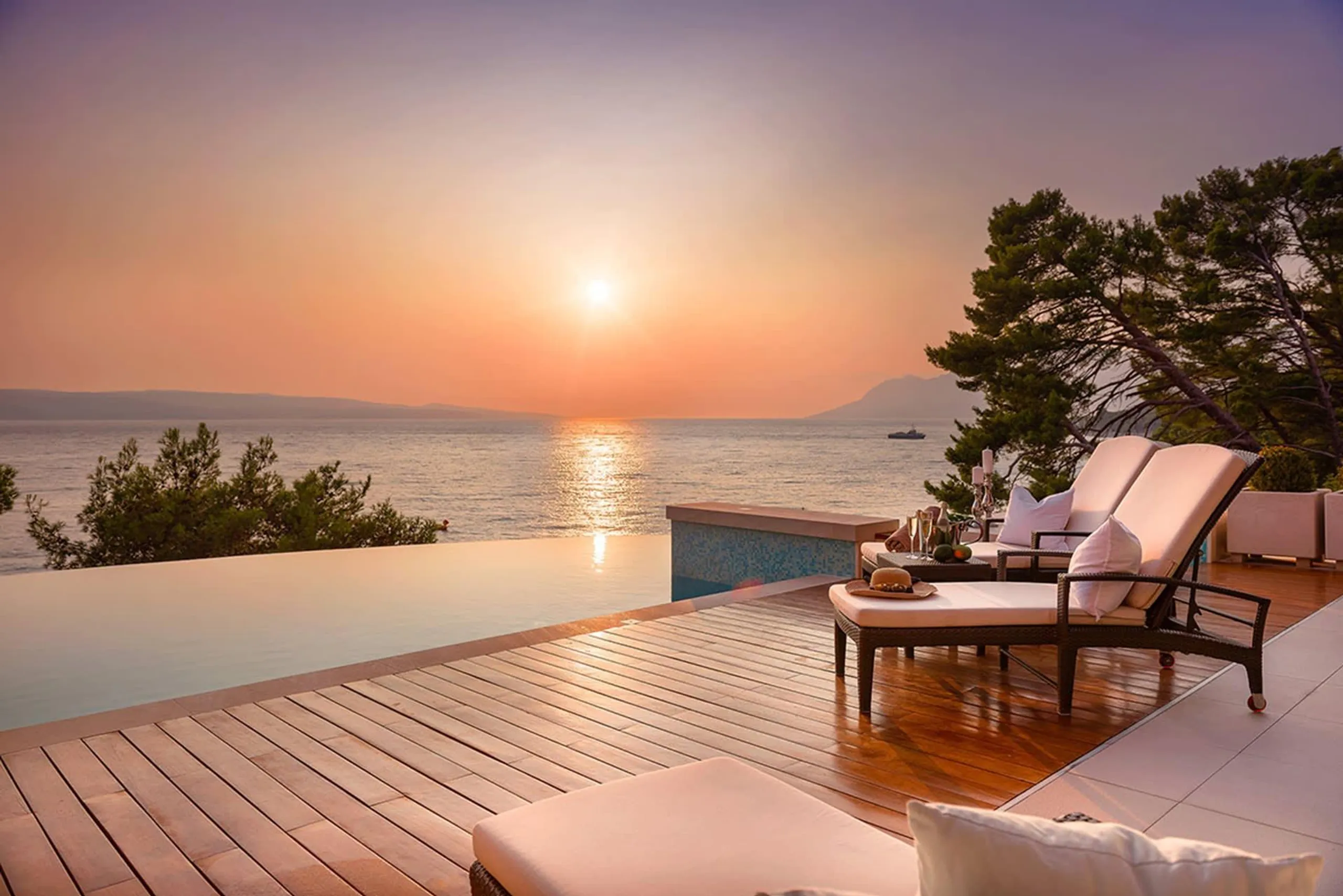 Inspiring Beachfront  Villa with Private Heated Pool & Oceanfront Views — photograph 7