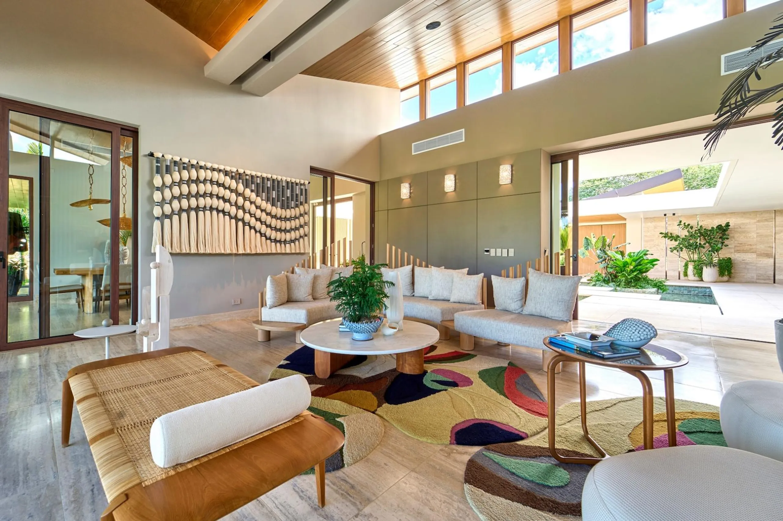 Pristine Palm West Villa with Luxury Amenities — photograph 8