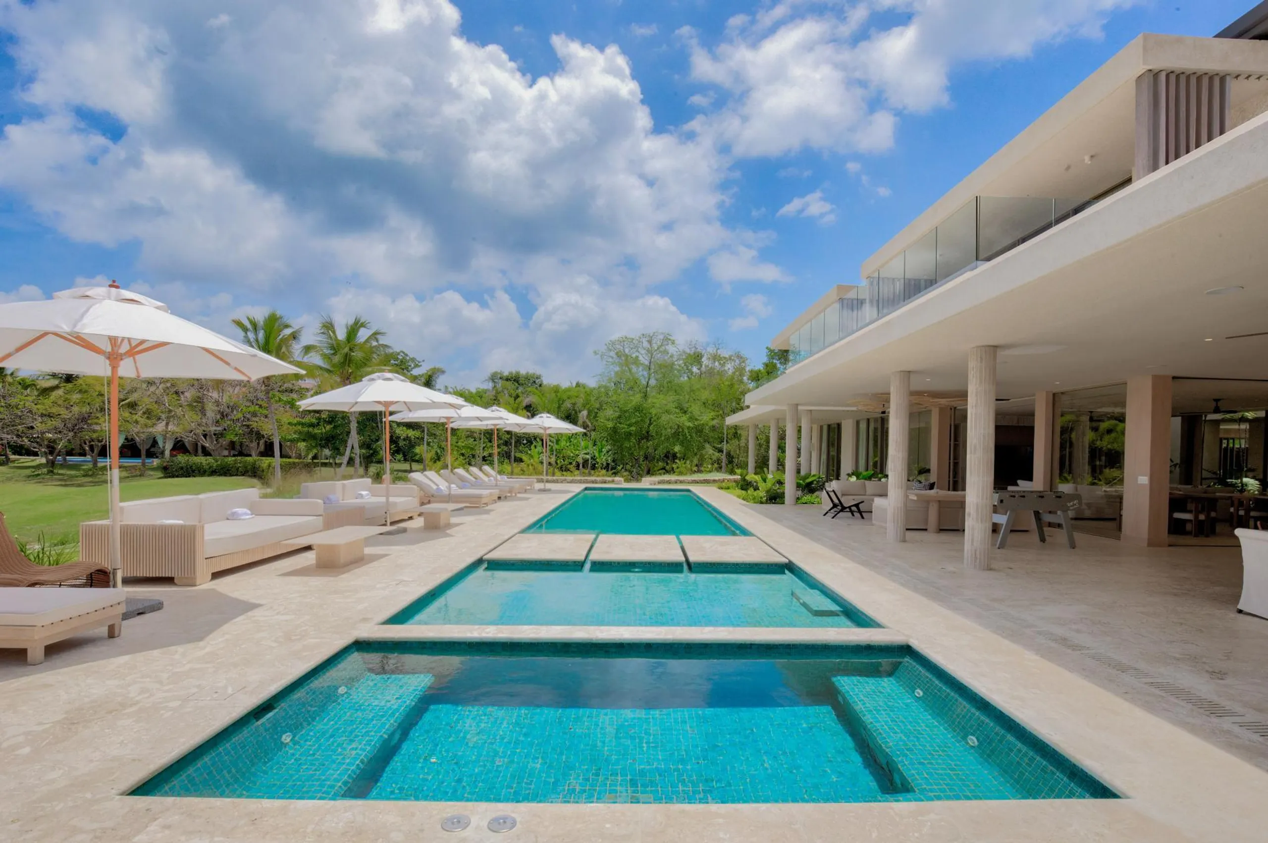 Luxurious 8-Bedroom Villa in Puntacana Resort with Private Pool and Easy Access to Beach Clubs — photograph 6