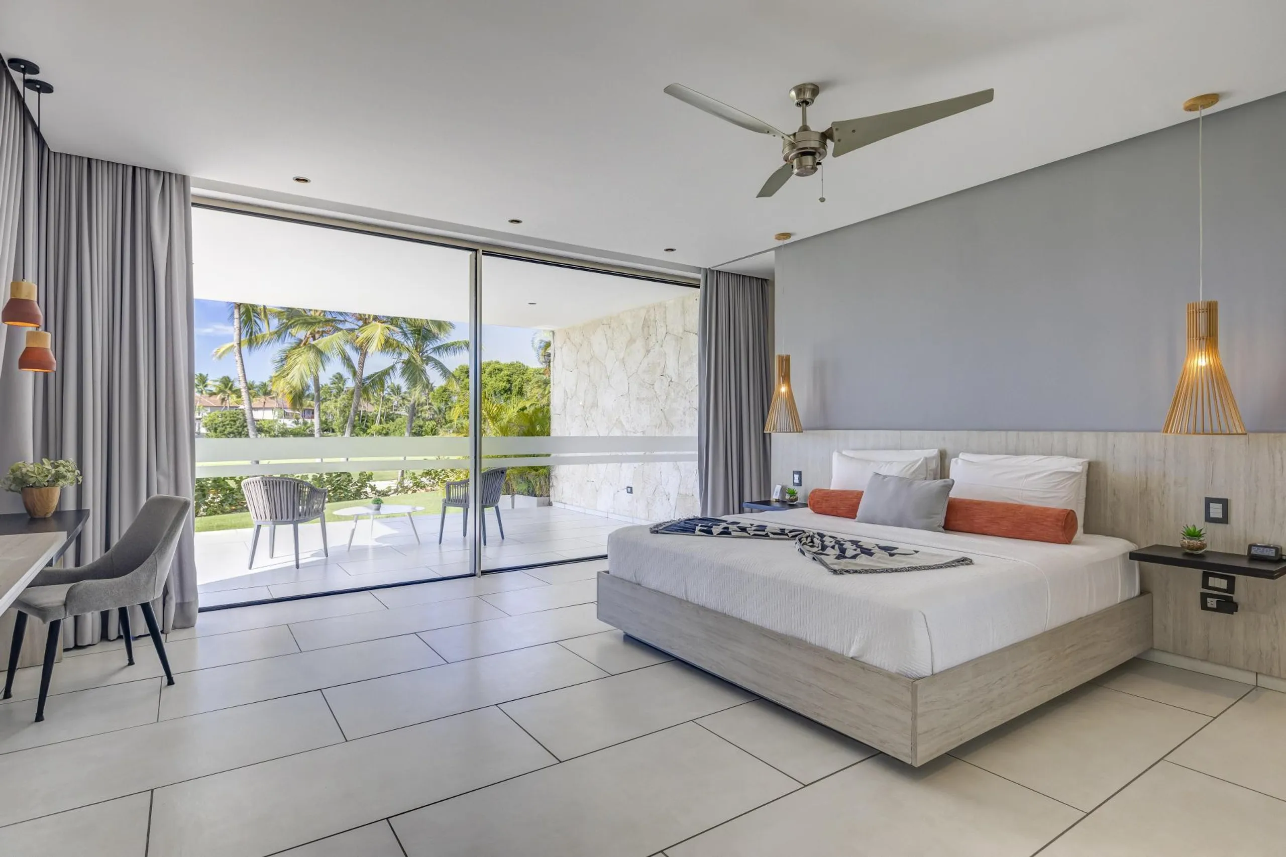 Regal Resort-Style 15 BR Estate with Infinity Pool — photograph 11