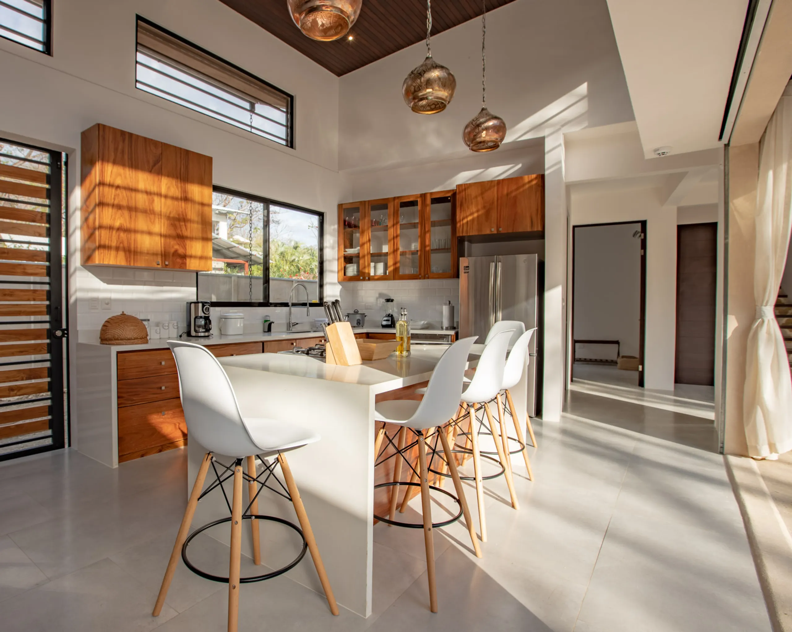 Opulent Stylish Villa with Private Pool, and Beach Access — photograph 5
