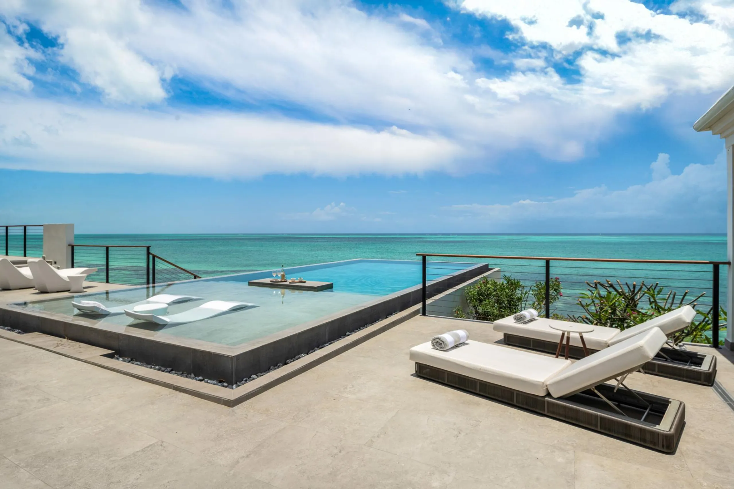Oceanfront 5BR Estate with Private Pool & Private Ocean Access — photograph 7