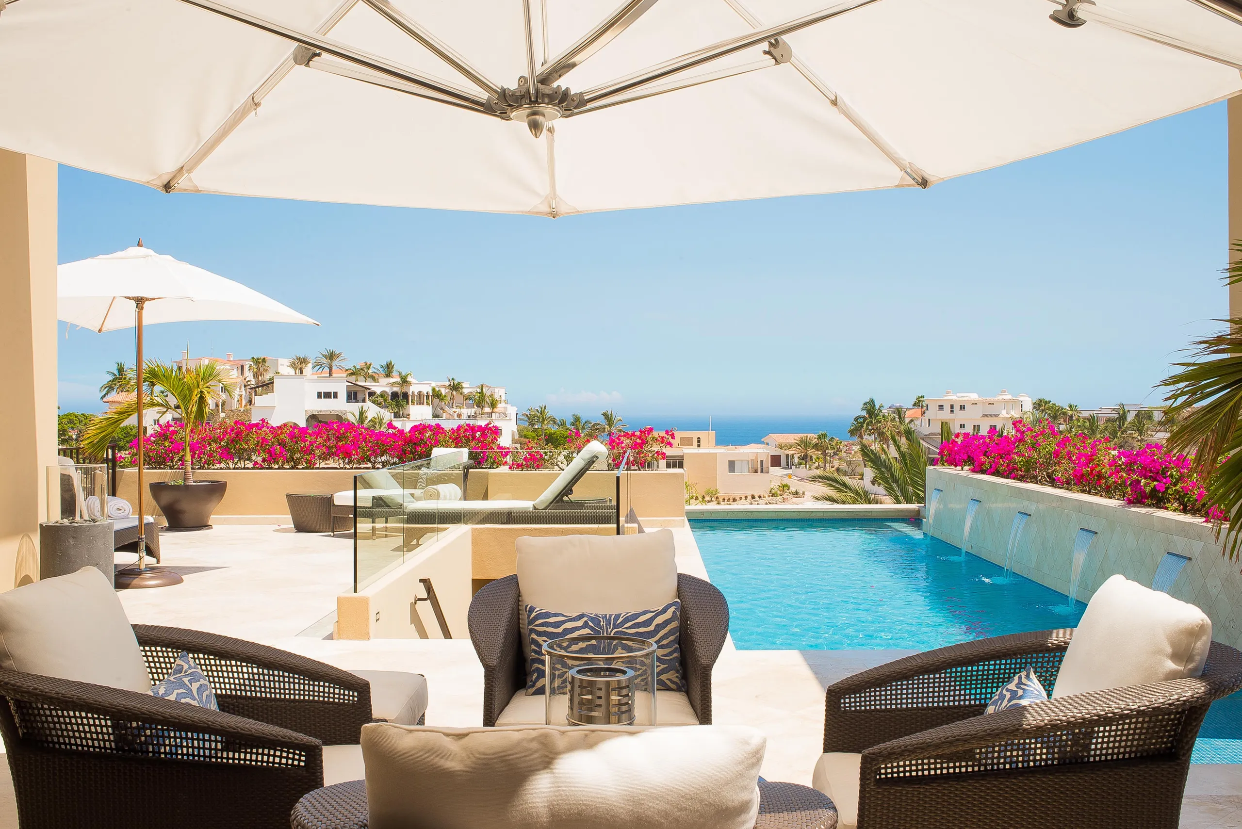Sophisticated Contemporary Pedregal Villa with Pool and Expansive Views — photograph 10
