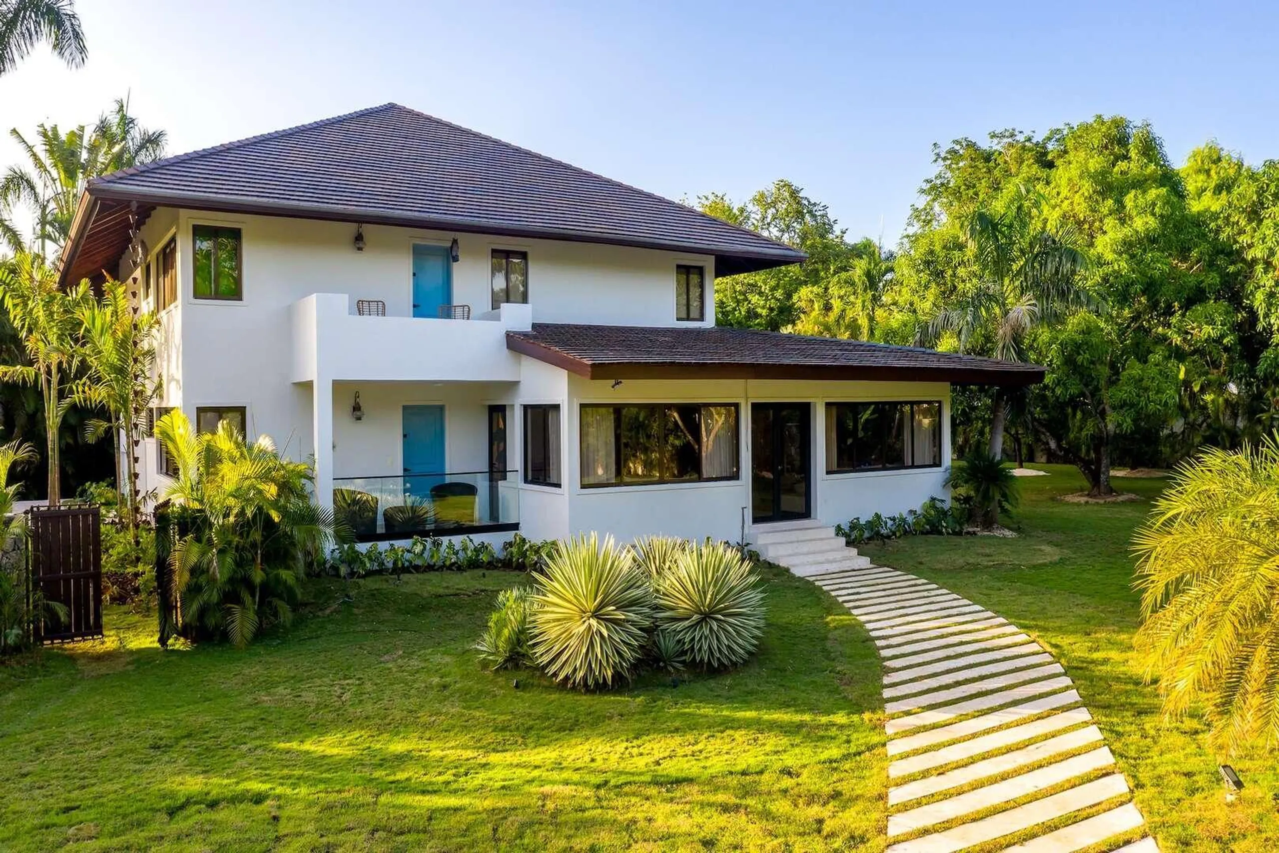 Casa de Campo's Luxe Haven Contemporary Styled Villa with Beach Access — photograph 11