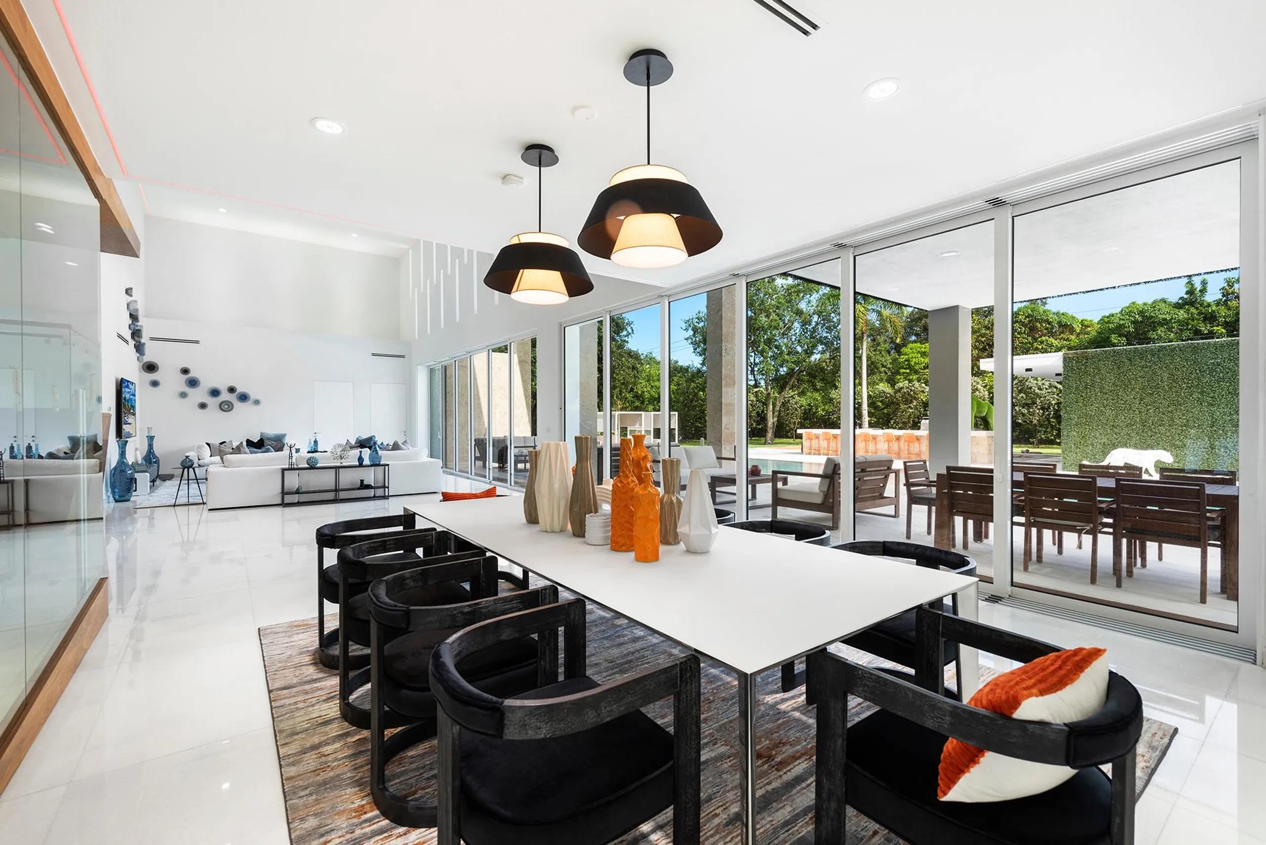 Serenity Enclave Estate with Magnificent Infinity Pool — photograph 6