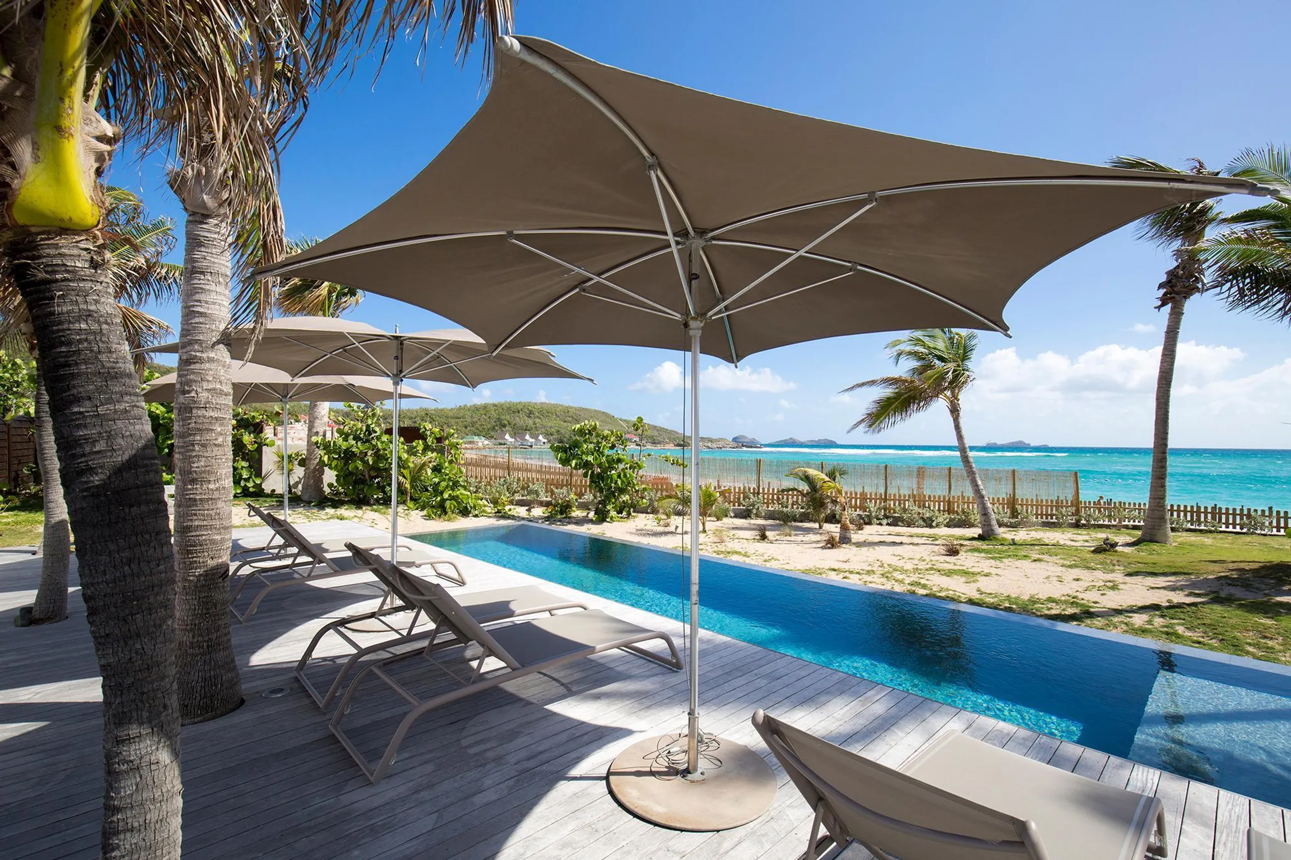 Stunning Seaside Villa with Private Pool and Walks to Beach — photograph 4