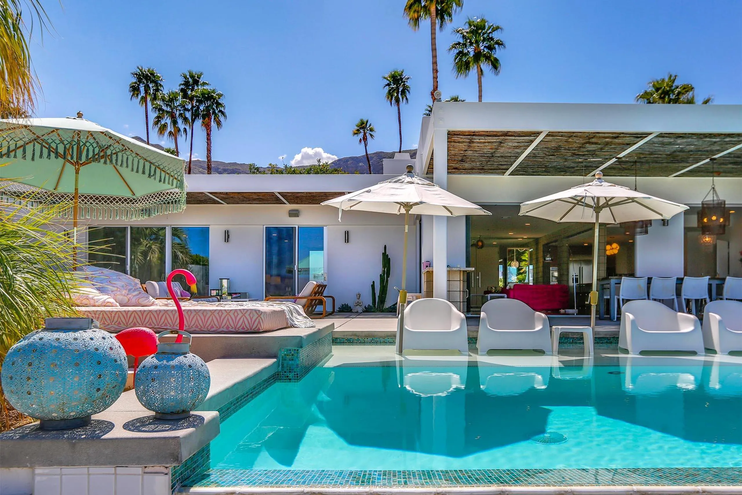 Swanky Poolside Paradise with Bocce Ball and Firepit — photograph 3