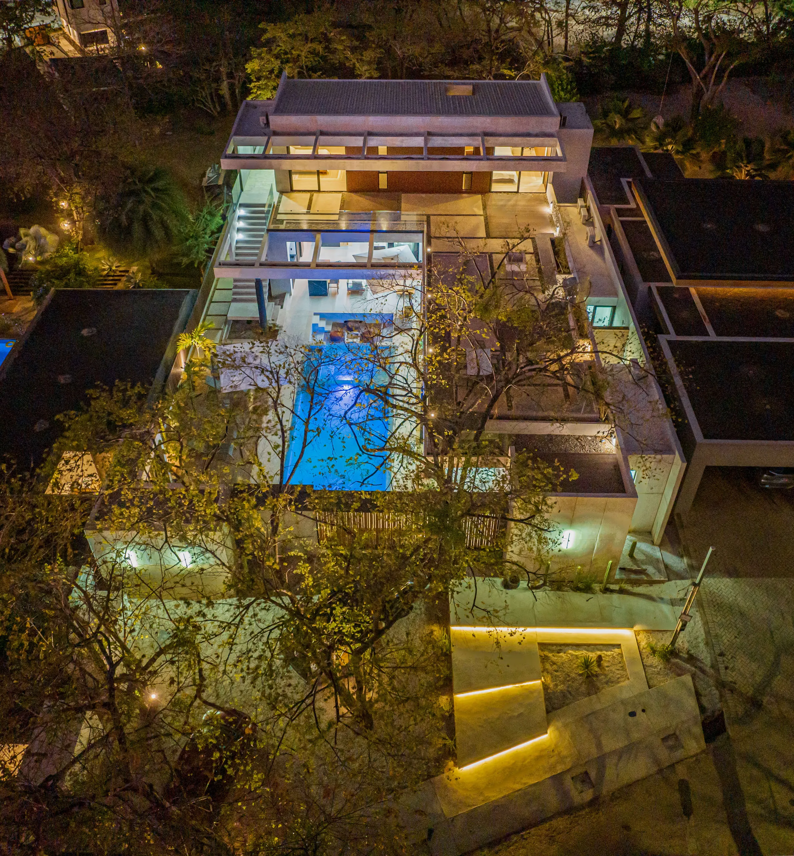 Modern 6-Bedroom Villa with Private Pool, Panoramic and  Floor-to-Ceiling Views — photograph 6