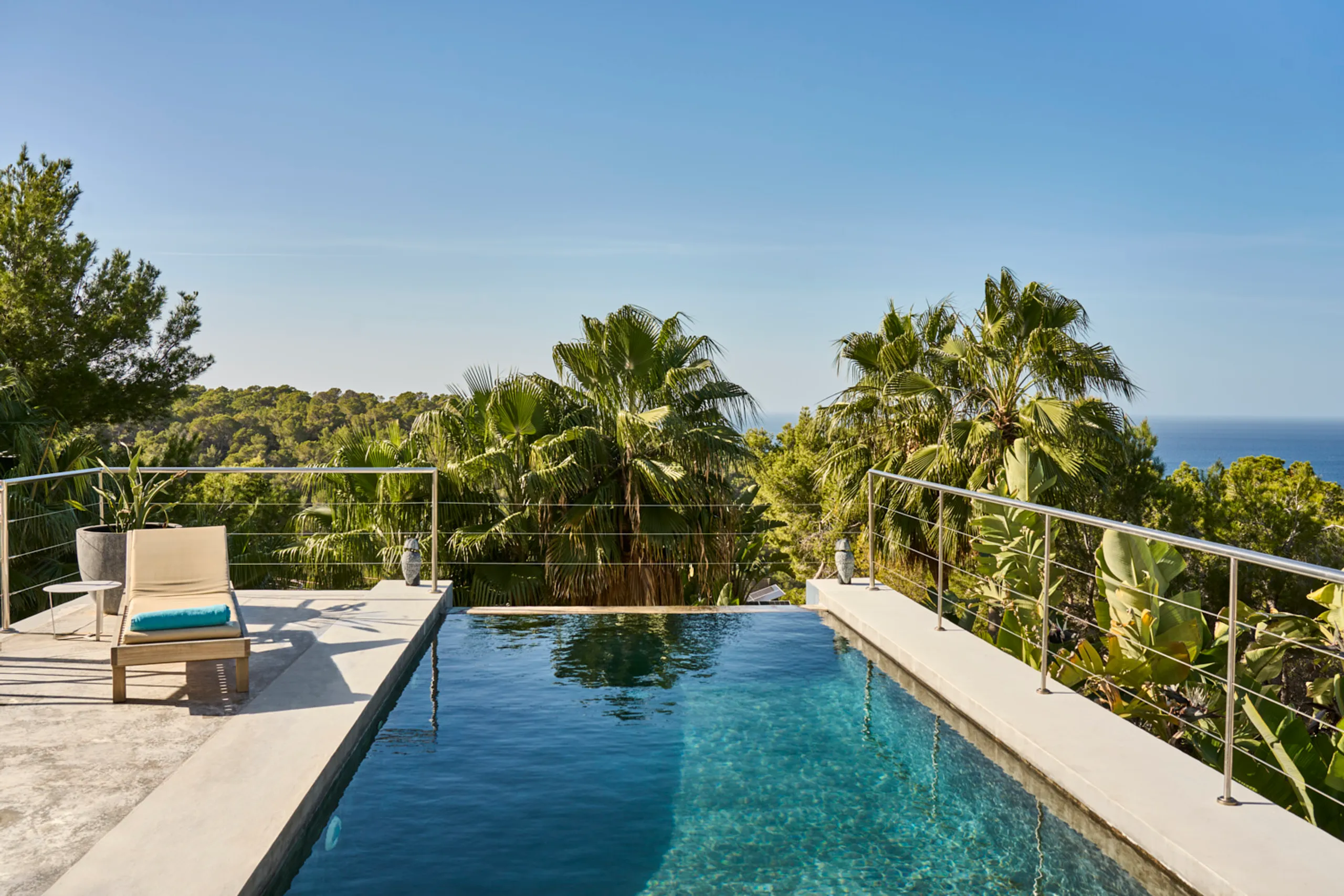 Deluxe Comfort Retreat with private pool and Spectacular Sea Views — photograph 3