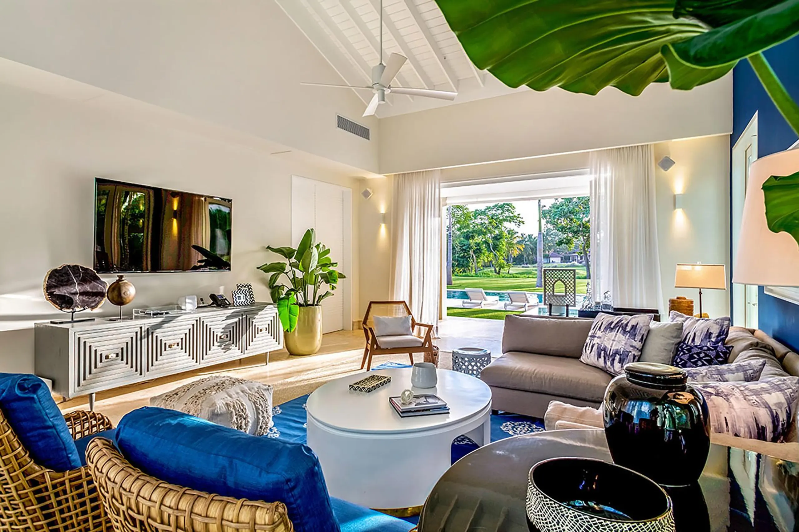 Prestige 7BR Oasis with Private Pool and Golf Views — photograph 6