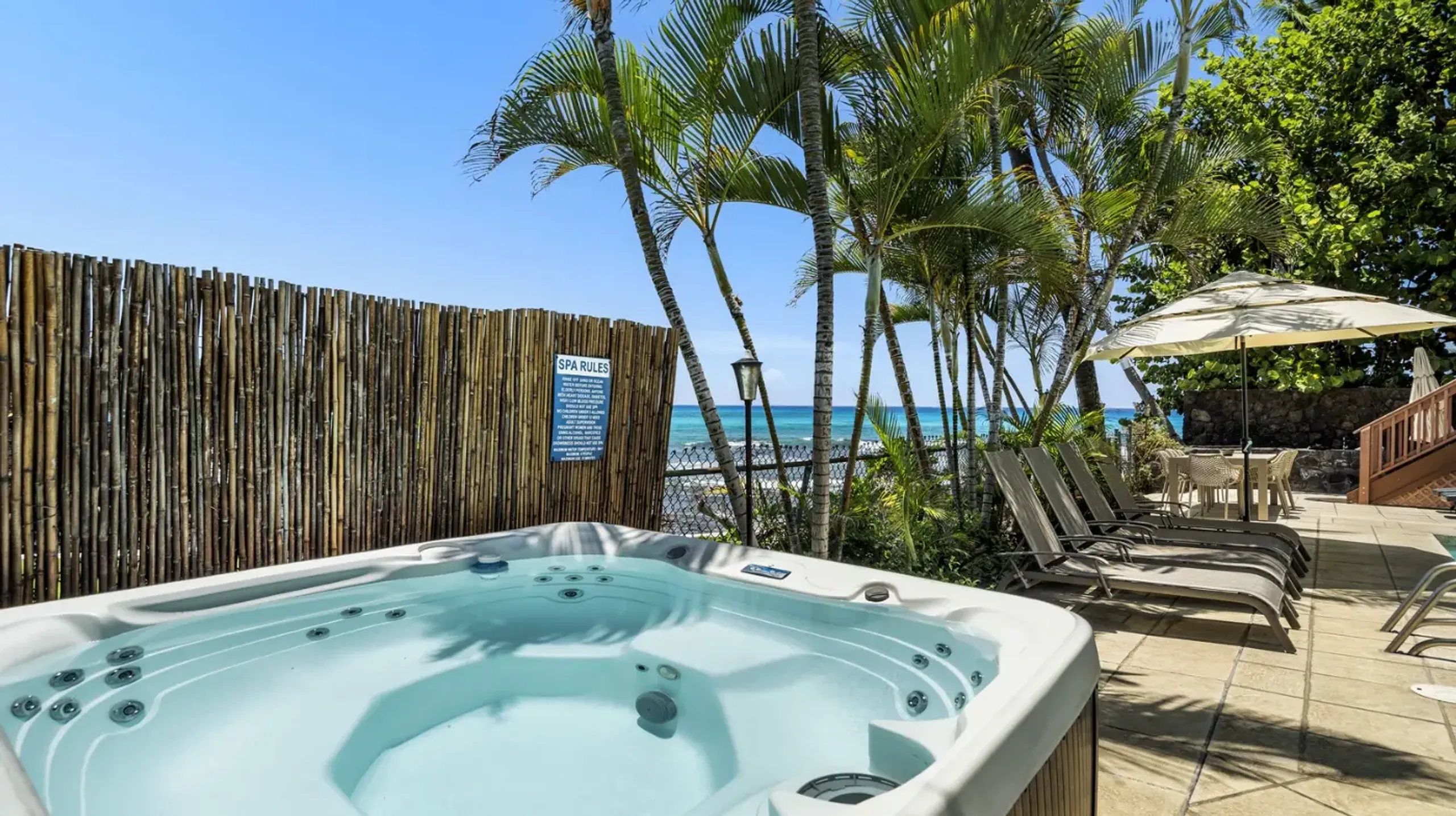 Kona Luxury View Estate with Coastline Views and Easy Walk to the Surf — photograph 6