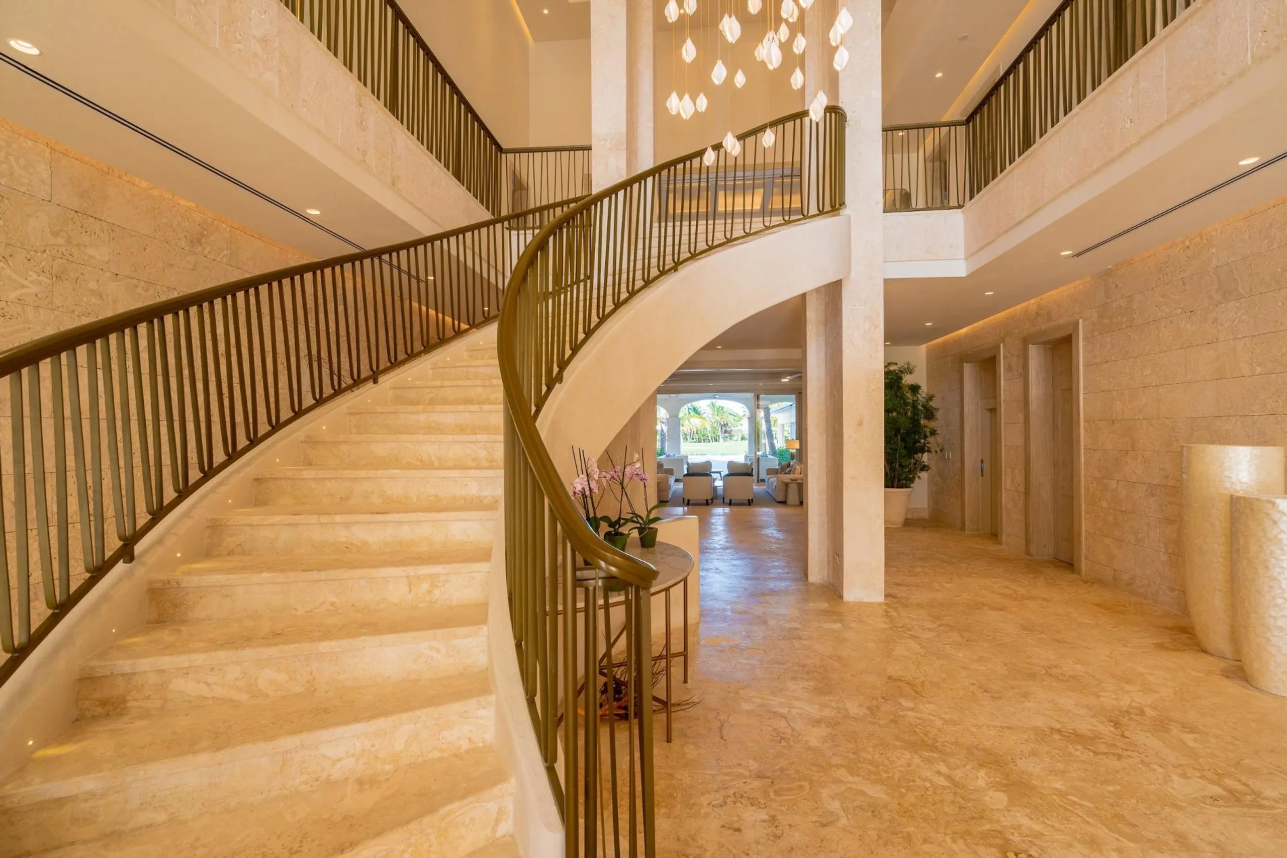 Stately Punta Cana Villa with Invigorating Pool, Spa, and Fitness Room — photograph 11