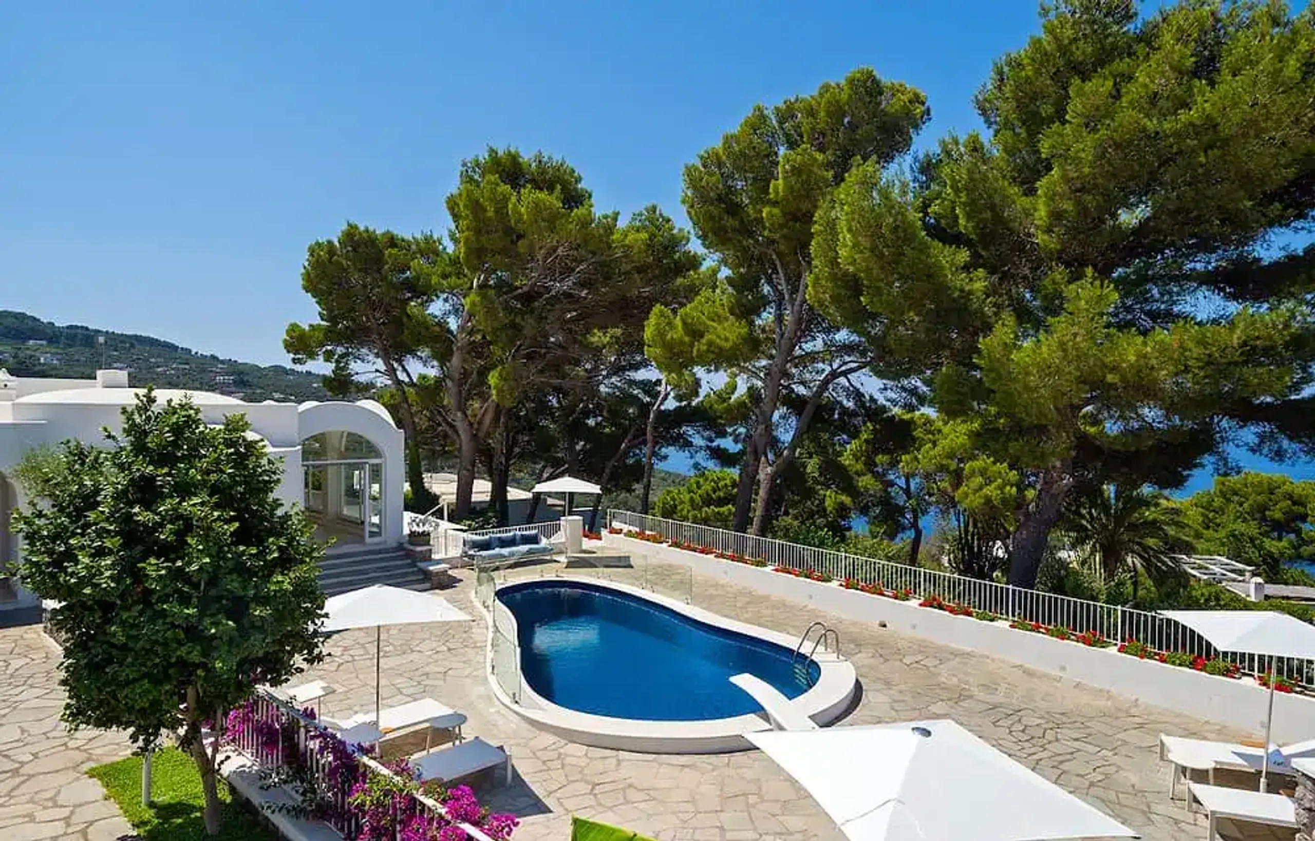 Luxurious Getaway in Anacapri with Private Pool and Magnificent Sea View — photograph 4