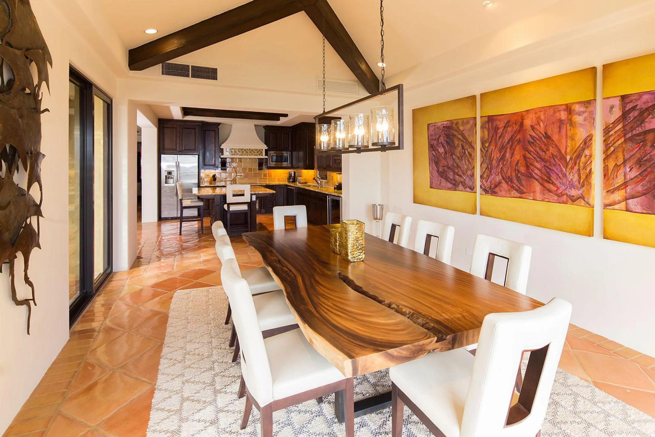 Exquisite Coastal Retreat with Views of Tranquility and Luxury — photograph 3