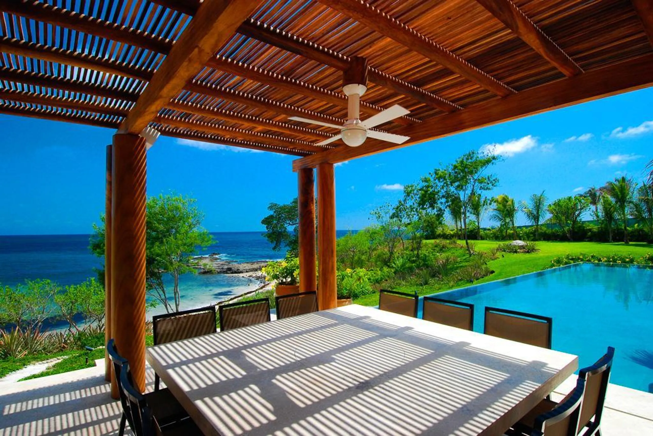 Exceptional Rancho Estates Beach Front Villa with Infinity Pools and Ocean Views — photograph 7