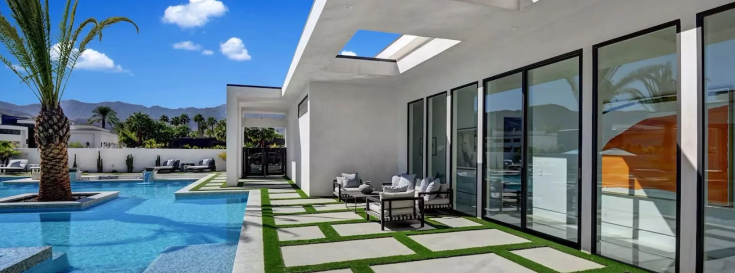 New Modern Chic Estate with Private Pool and Mountain Views — photograph 12
