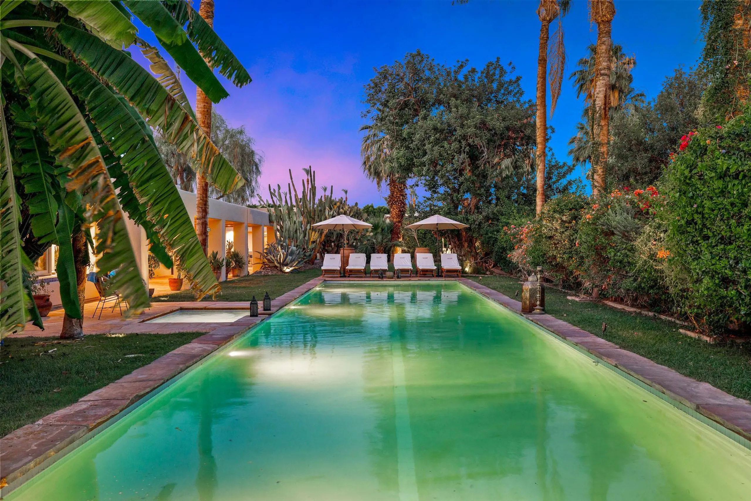 Perfection Estate with Private Pool, Tennis Court, and Golfing Green — photograph 2