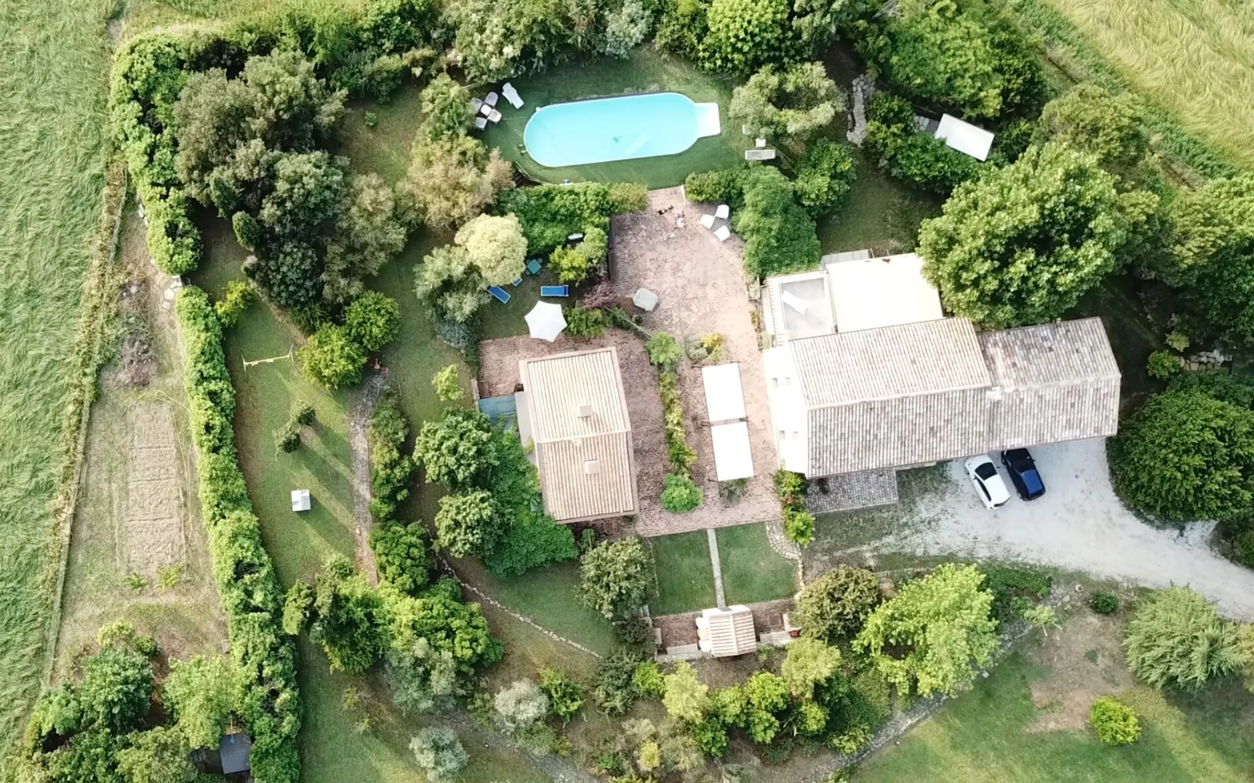 Serene Historic Villa with Pool and Spectacular Panorama of the Surrounding Nature All VILLAWAY® — photograph 3