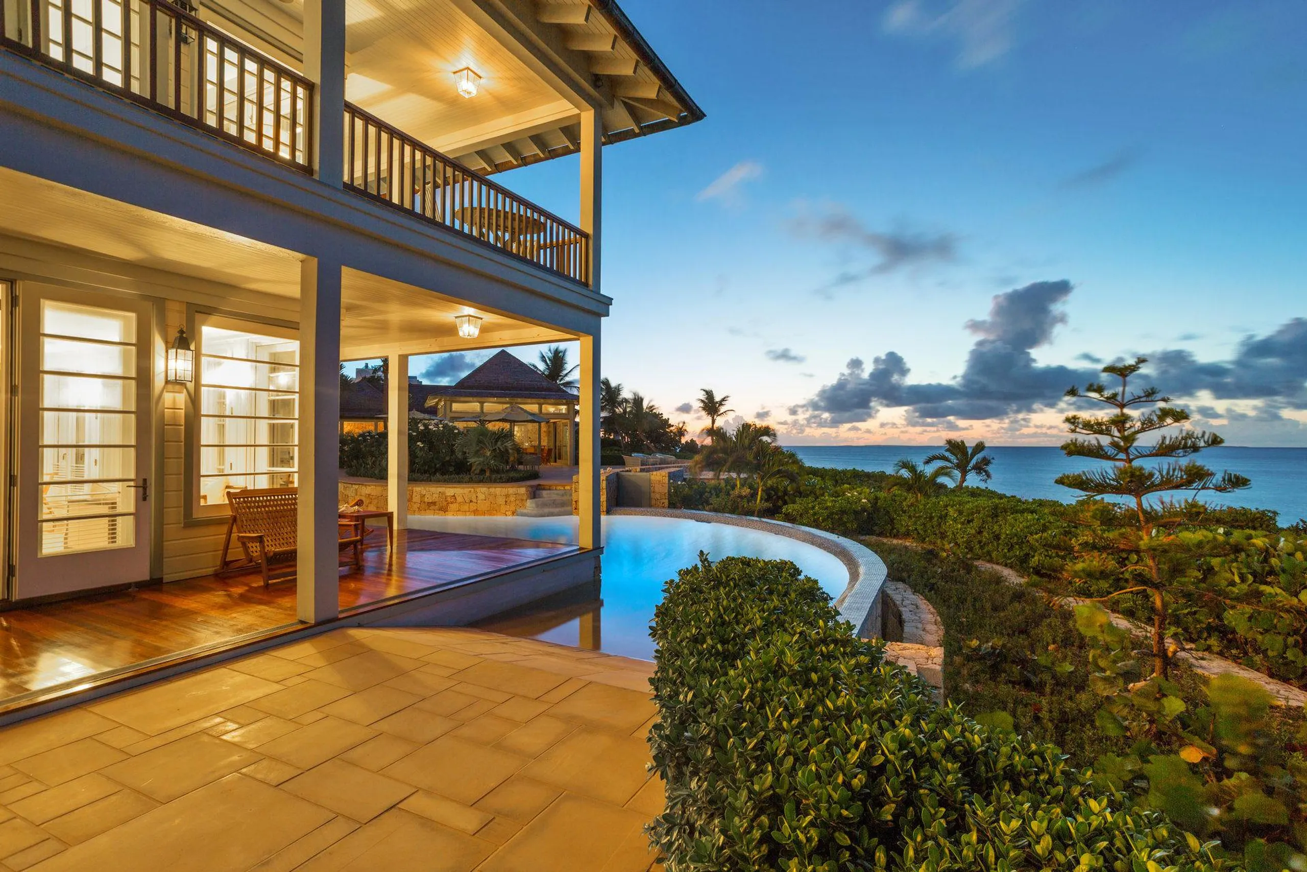 Stunning Beachfront Villa on Long Bay's Golden Sands — photograph 7