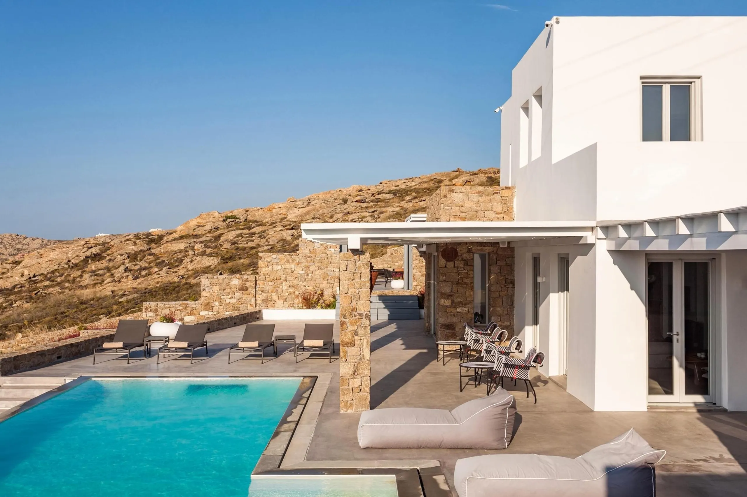 Epic Mykonos Estate with Infinity Pool and Jacuzzi — photograph 2