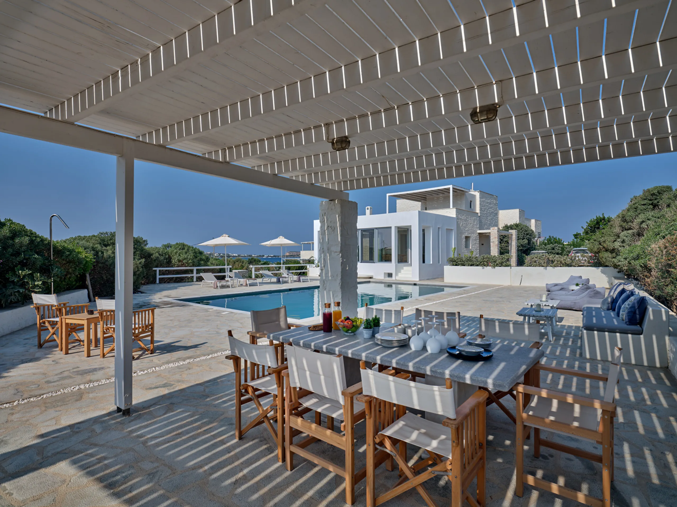 Deluxe Three-Level Villa with Private Pool, Terrace and Overlooking Sea Views — photograph 4