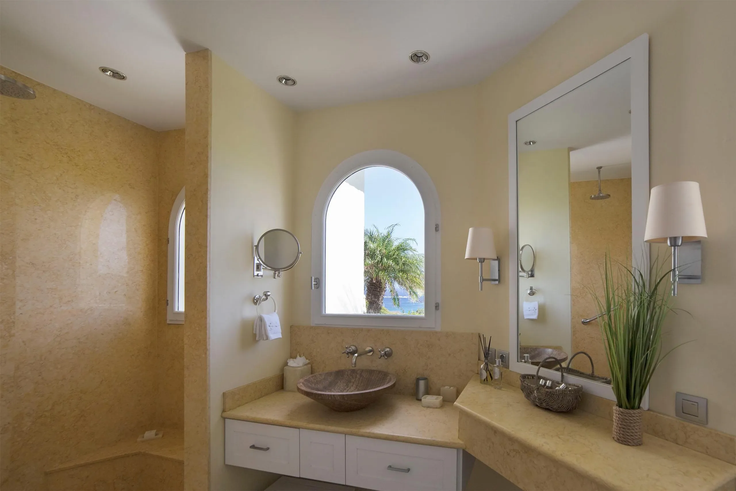 Elegant Seaview Villa with Private Pool and Garden Grounds — photograph 7