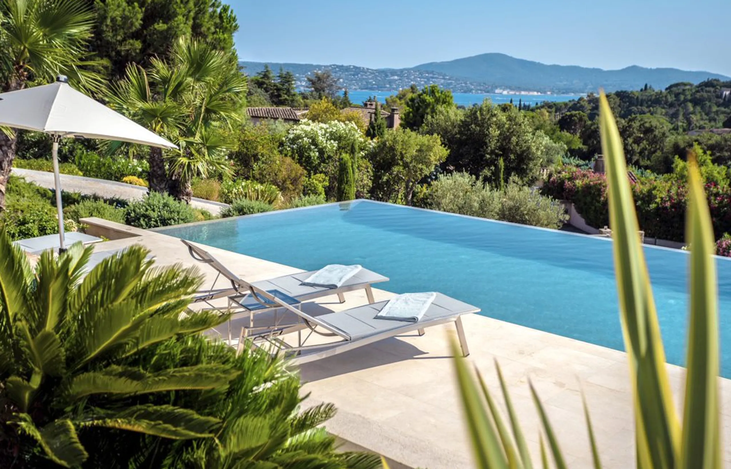 Discover Tranquility in a Mediterranean Haven Villa with Enchanting Serenity Pool — photograph 4