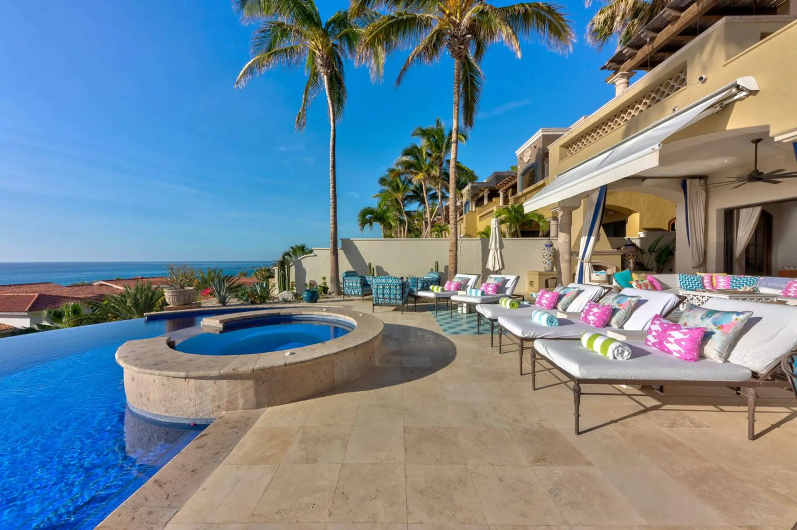 Lavish  5-Bedroom Villa with Infinity Pool, Jacuzzi, Resort Access and Sea Views — photograph 10