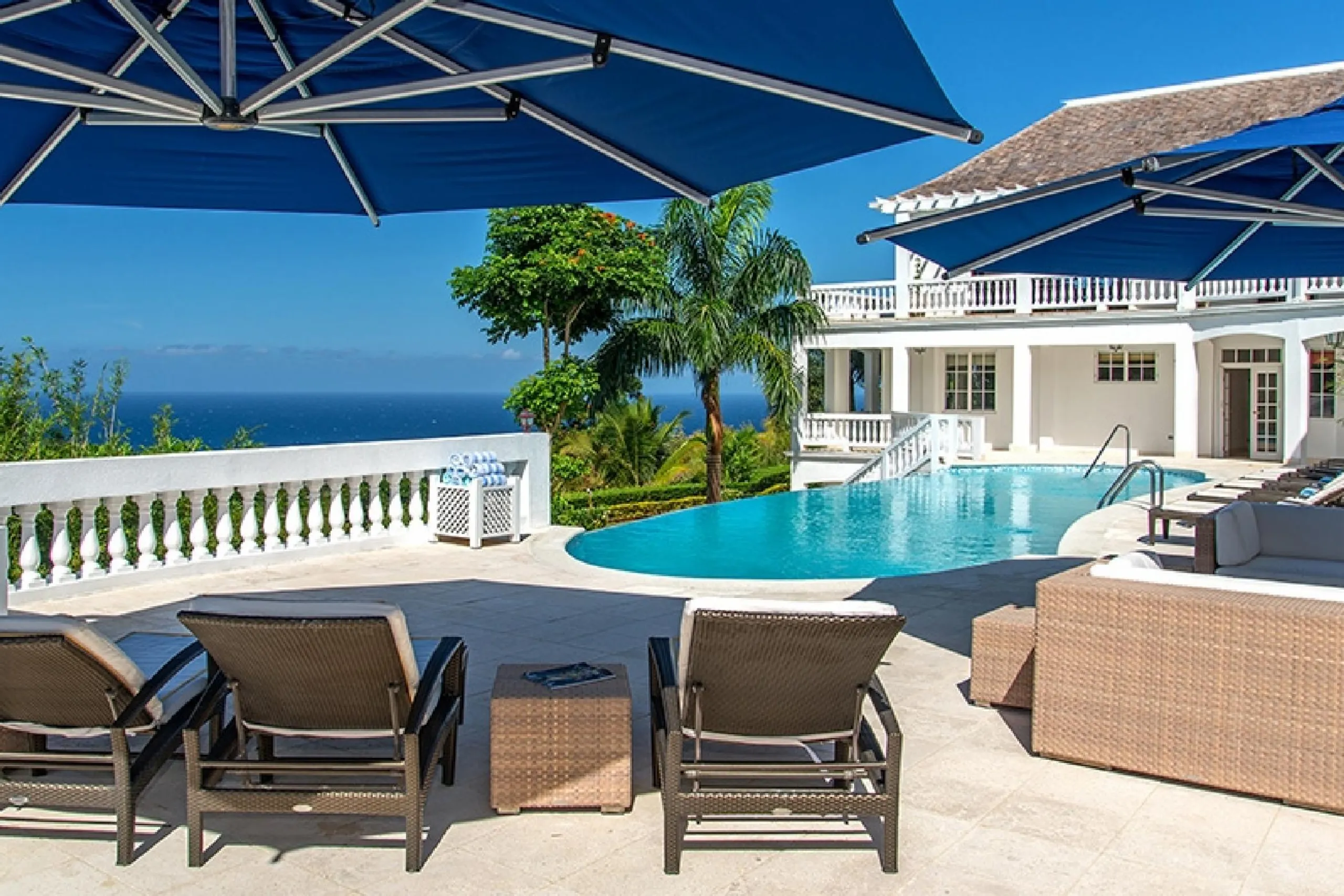 Elegant Montego Bay Villa with Private Pool and Panoramic Ocean Views — photograph 4