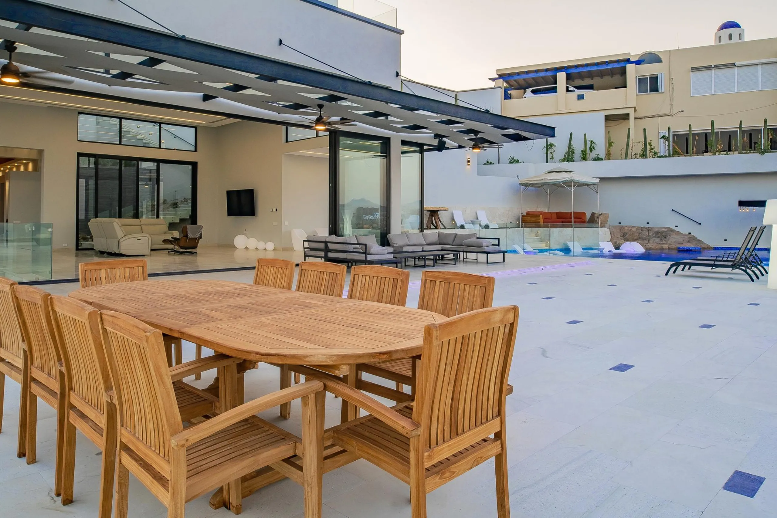 Stunning Modern Contemporary Mansion with Infinity Pool in El Pedregal — photograph 8