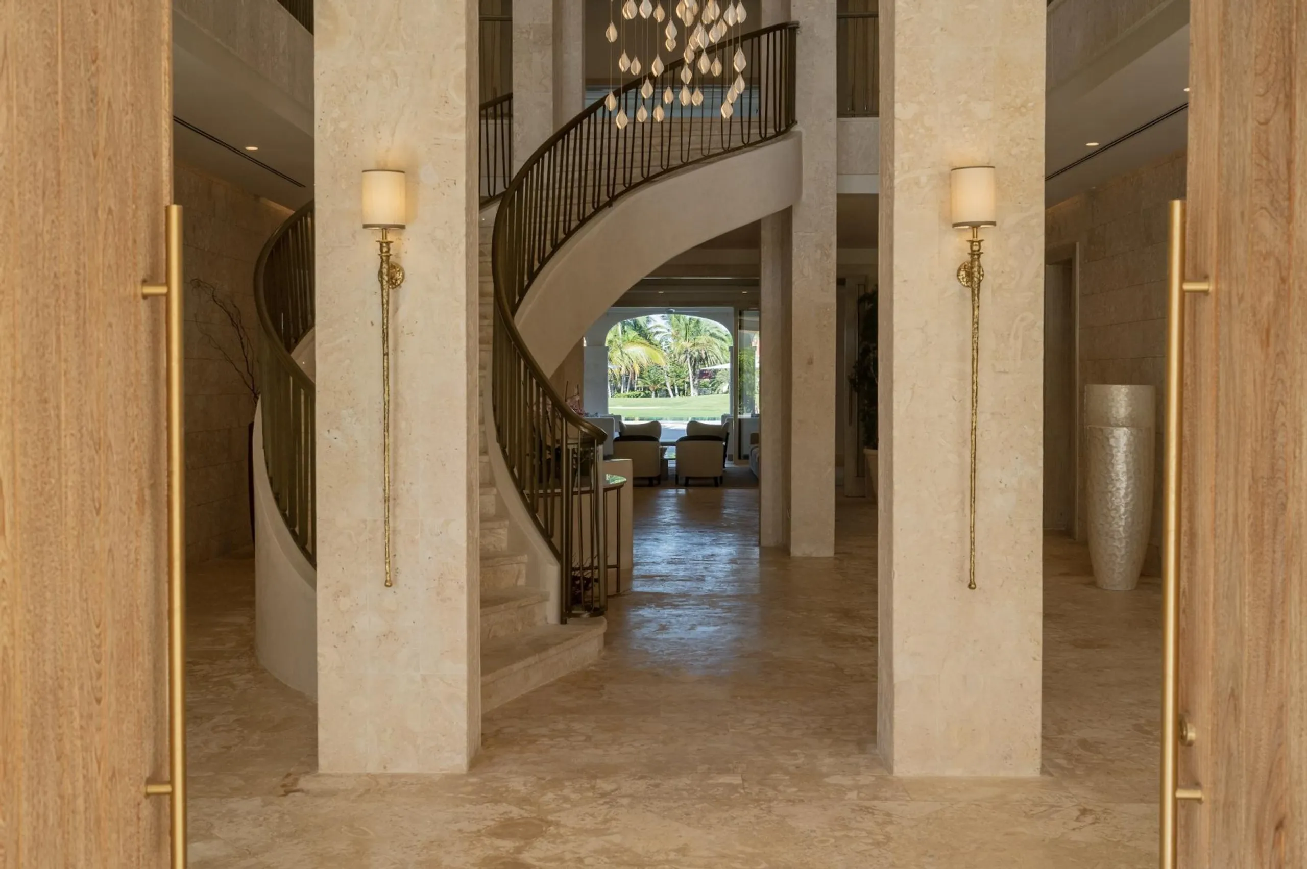 Stately Punta Cana Villa with Invigorating Pool, Spa, and Fitness Room — photograph 8