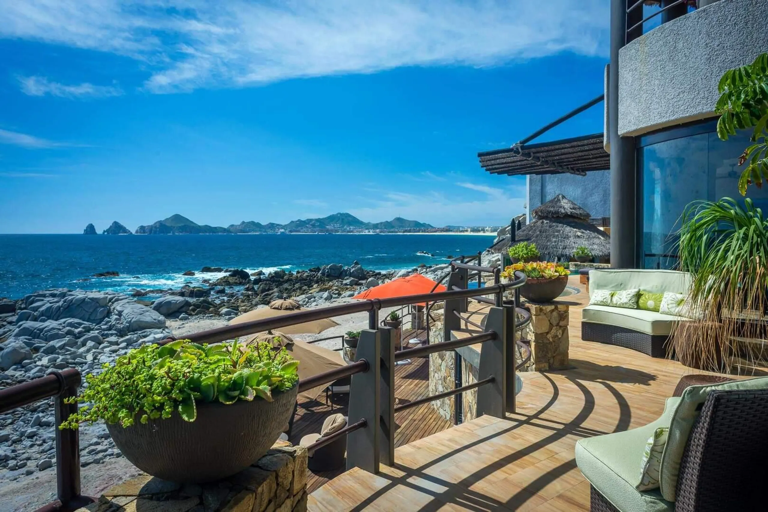 Impeccably Designed Villa Haven with Heated Infinity Pool and Private Beach Access — photograph 11