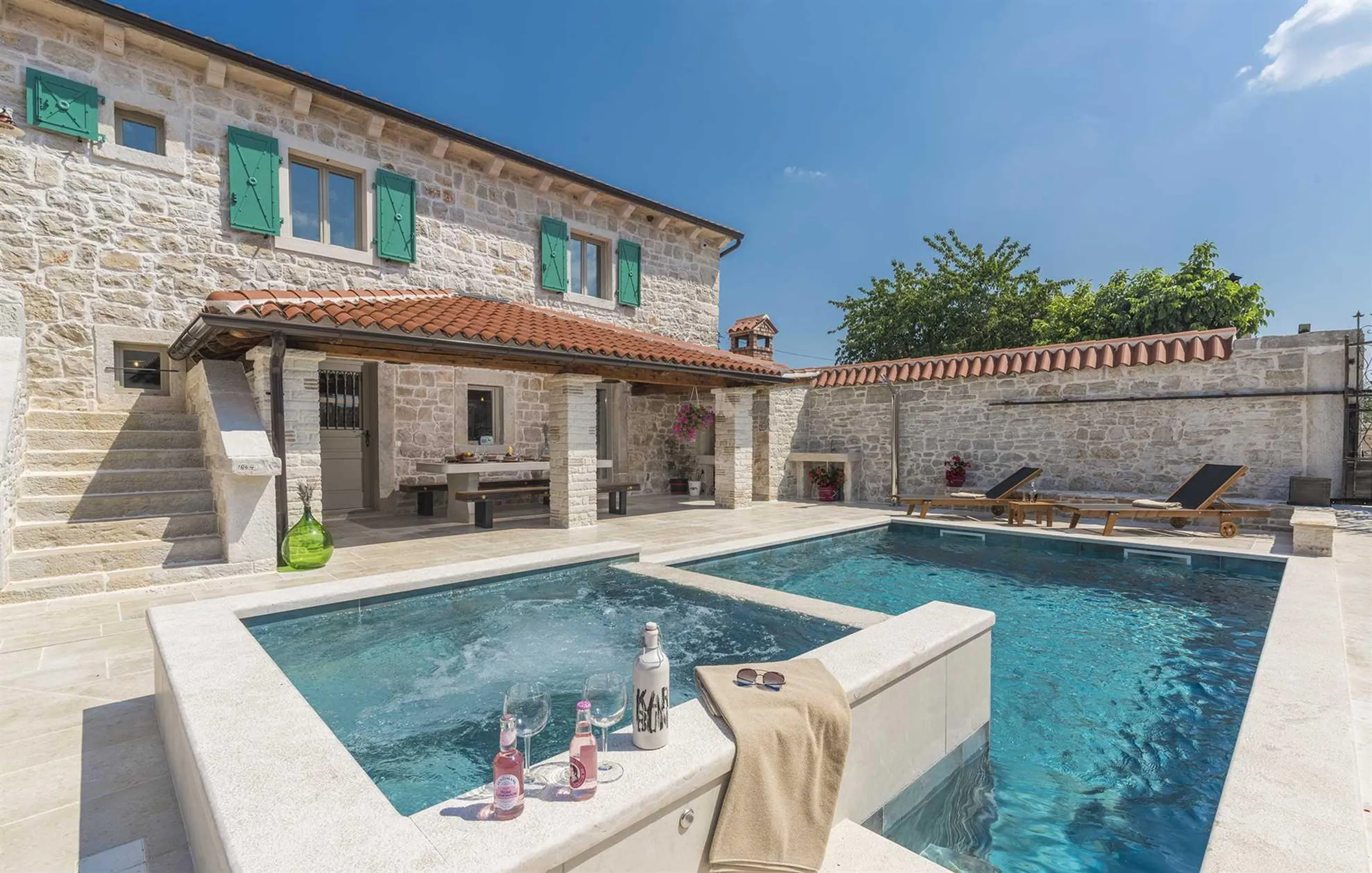 Tranquil Haven Villa with Pool and Jacuzzi near Porec, Istria — photograph 6