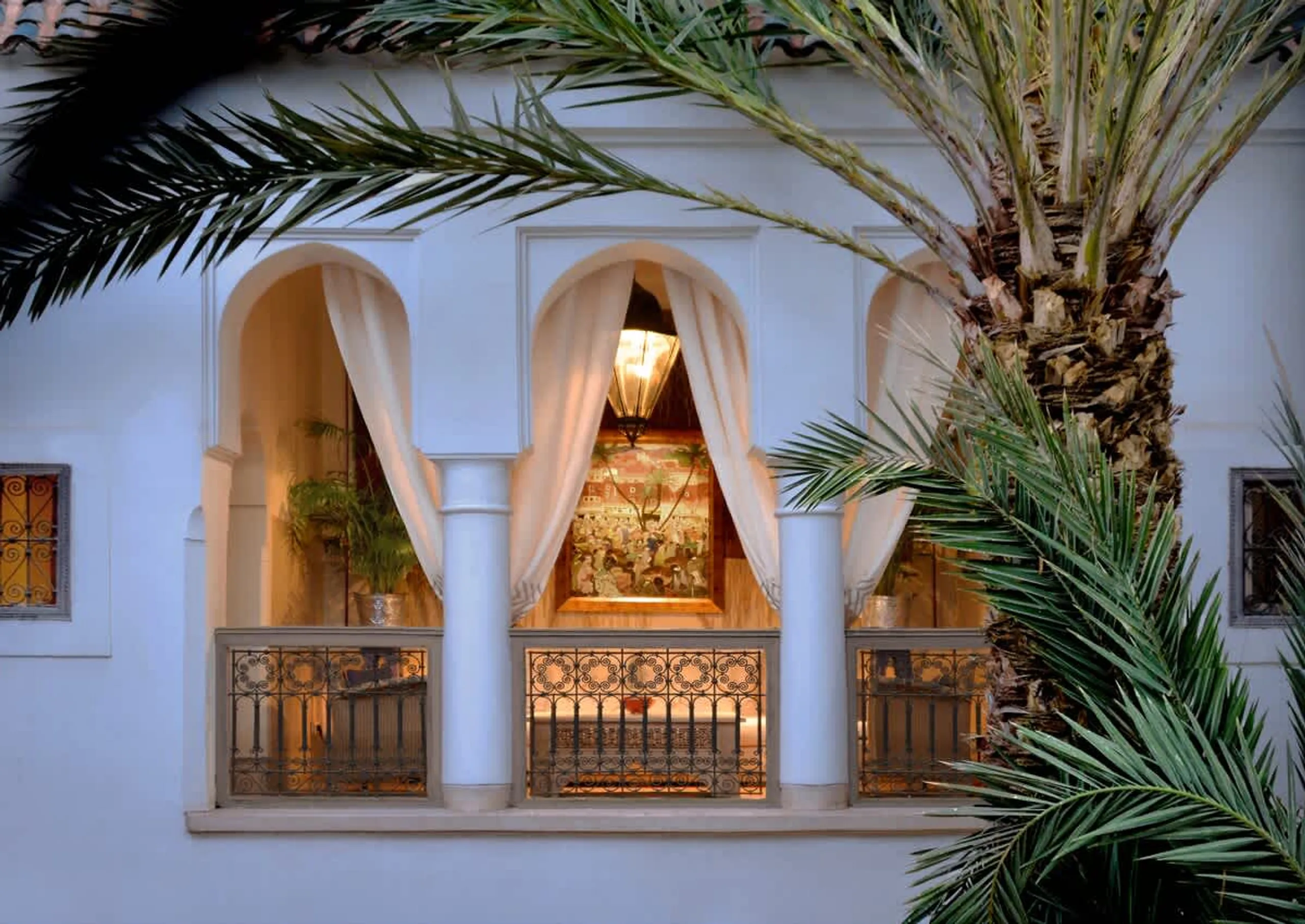 Sumptuous Medina Escape with Pool, Private Terraces, and Luxurious Hammam — photograph 2