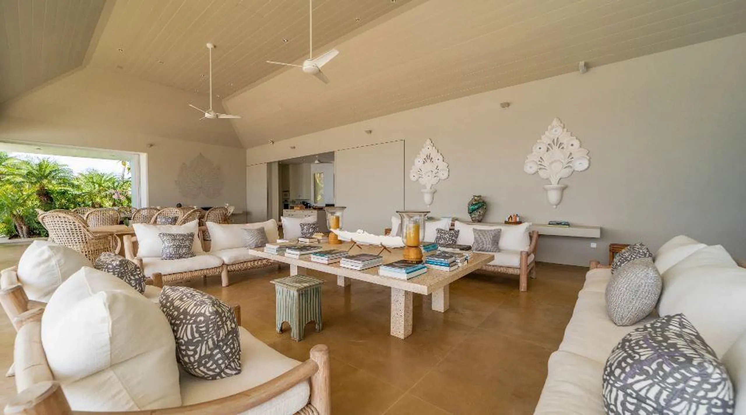 Gleaming Secluded Garden Villa in St. Barts with Private Pool and Ocean Views — photograph 11