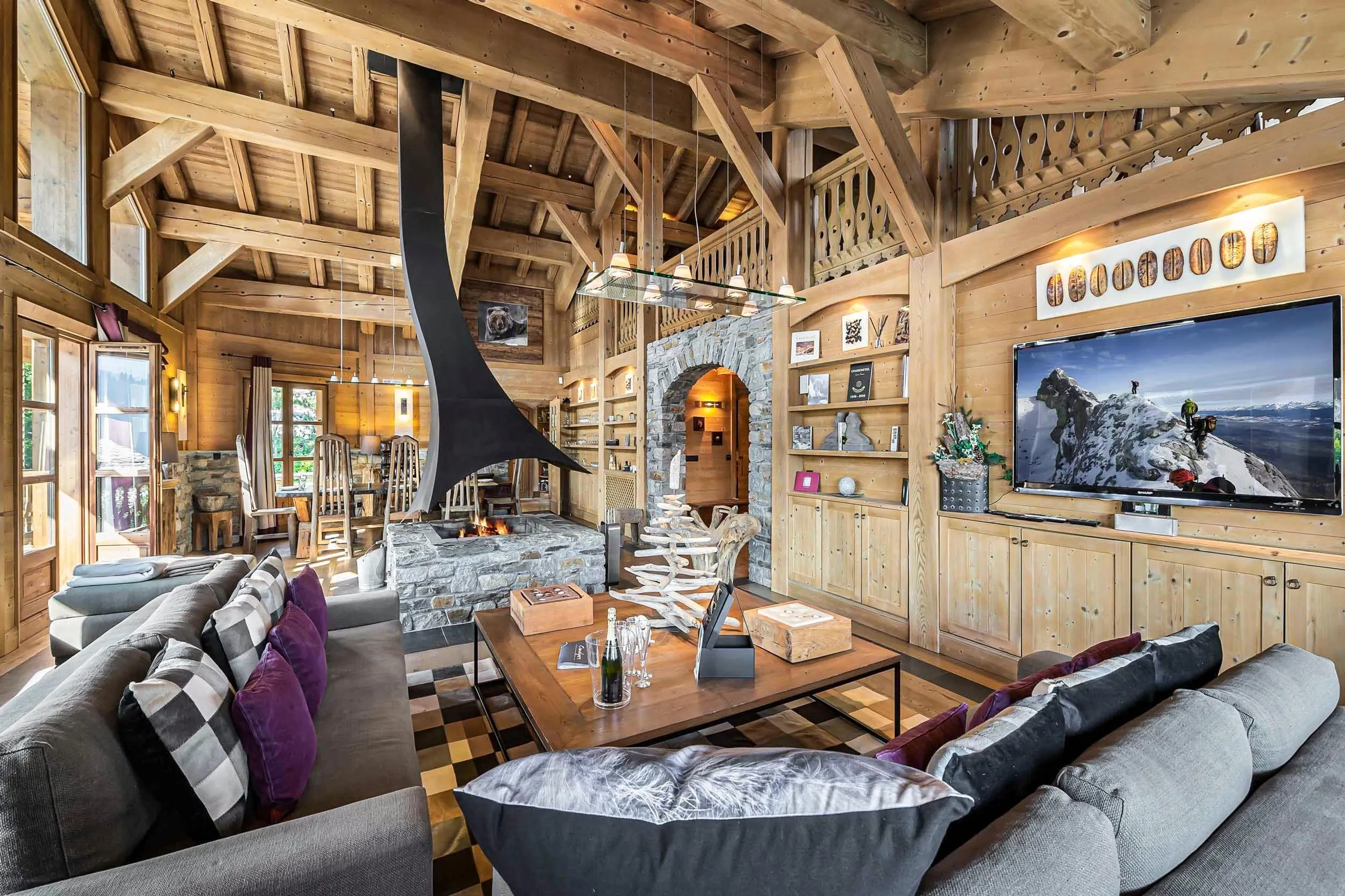 Deluxe Spacious Villa with Indoor Pool and Open Fireplace — photograph 6