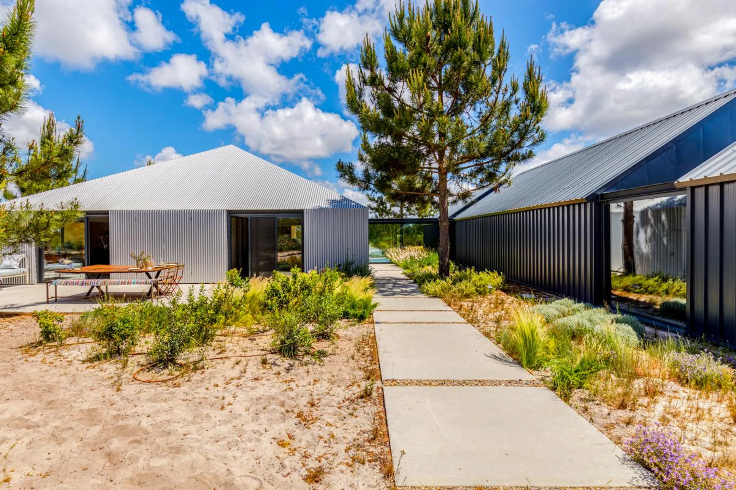 Magnificent Contemporary Villa with Private Pool and Scenic Surroundings — photograph 6